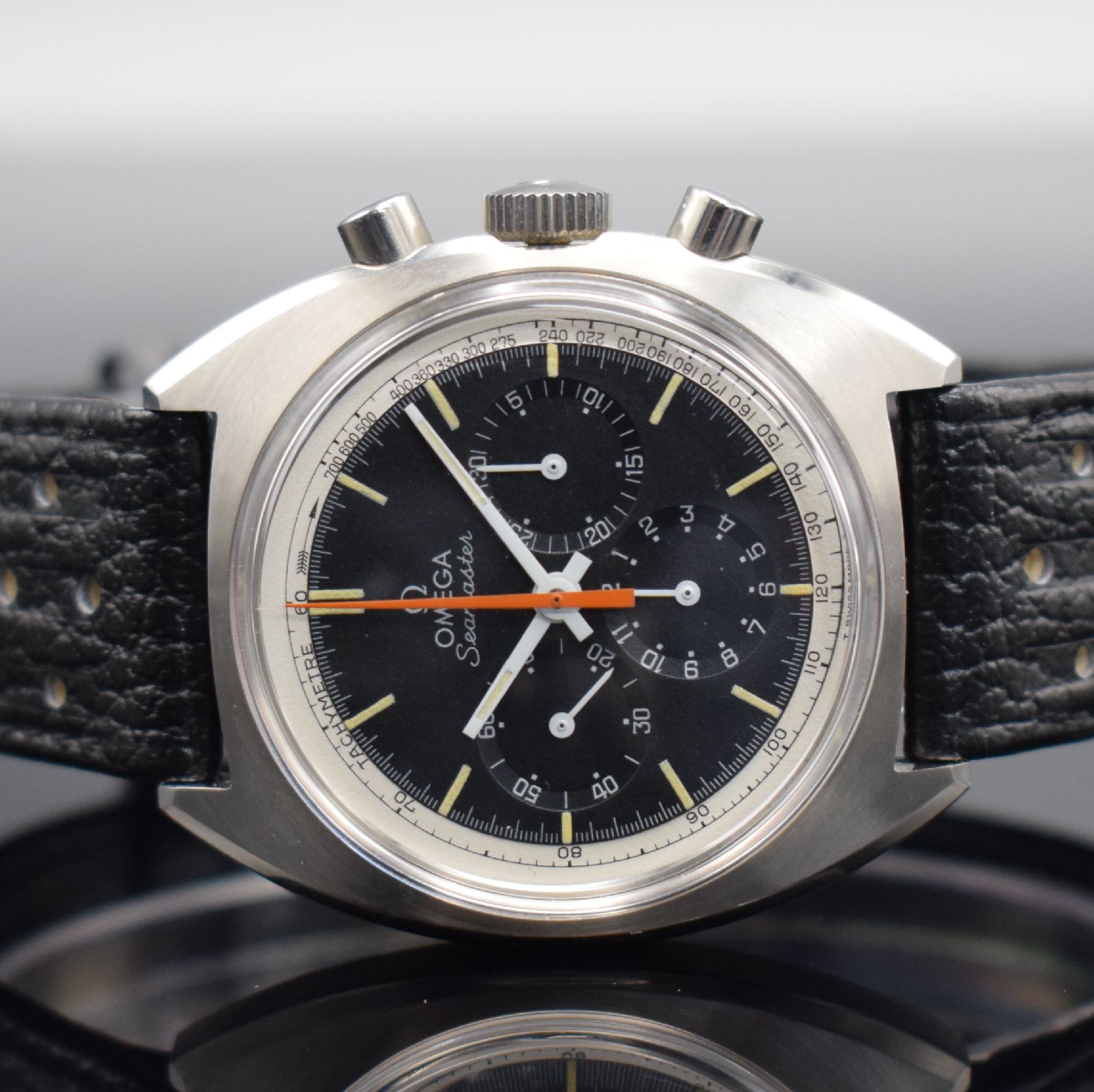 Detail a: OMEGA Seamaster nahezu neuwertiger Schaltradchronograph Referenz 145.016-68, Schweiz um 1968, Handaufzug, Edelstahlgeh. inkl. orig. Lederband m. ...