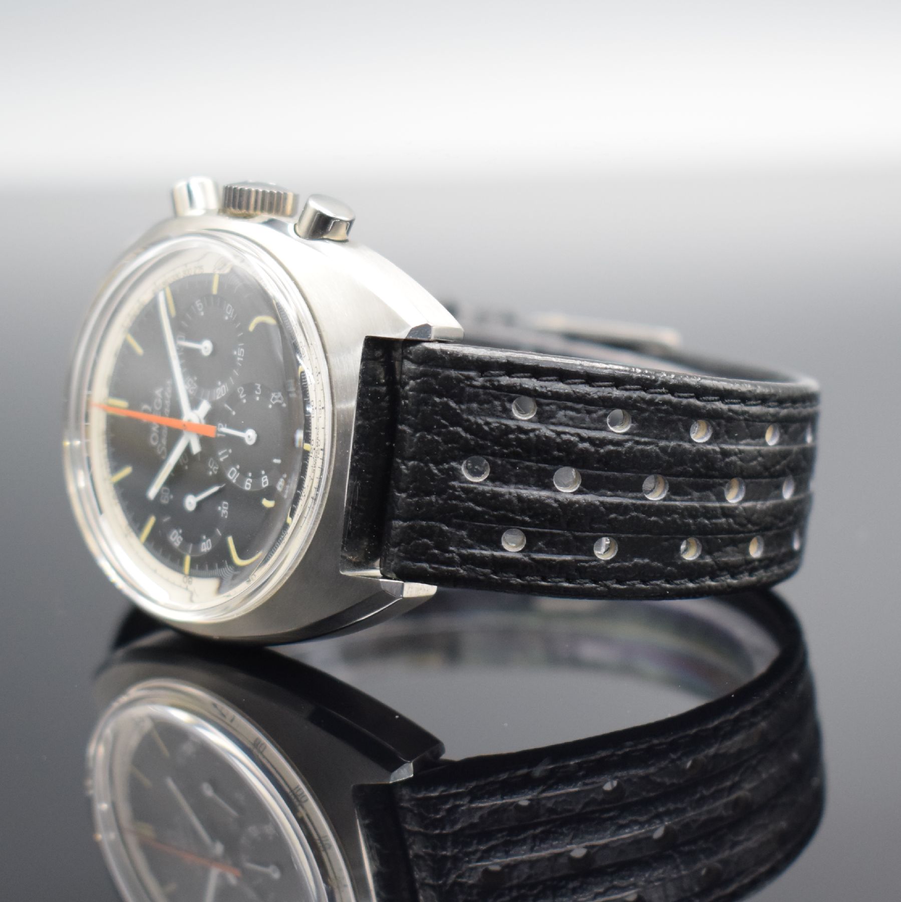 Detail d: OMEGA Seamaster nahezu neuwertiger Schaltradchronograph Referenz 145.016-68, Schweiz um 1968, Handaufzug, Edelstahlgeh. inkl. orig. Lederband m. ...