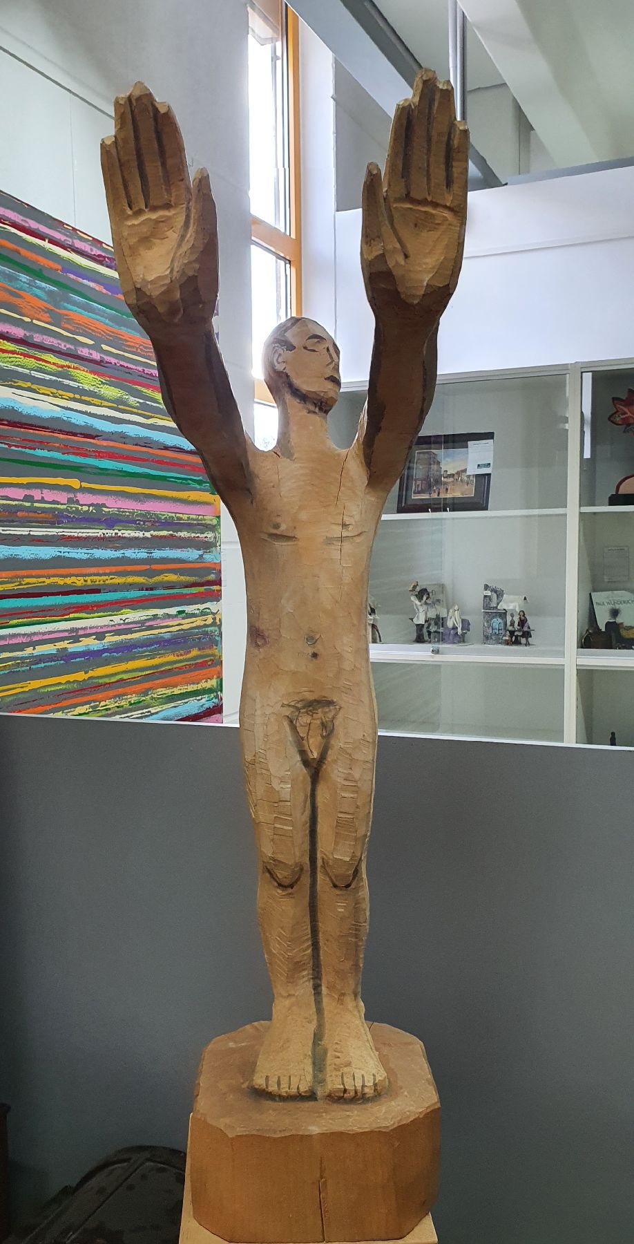 Detail i: Baldur Greiner, geb. 1946 Darmstadt, Lehre als Holzbildhauer, Werkkunstschule Darmstadt, Akademie Hamburg, seit 1974 freischaffender Bildhauer in ...