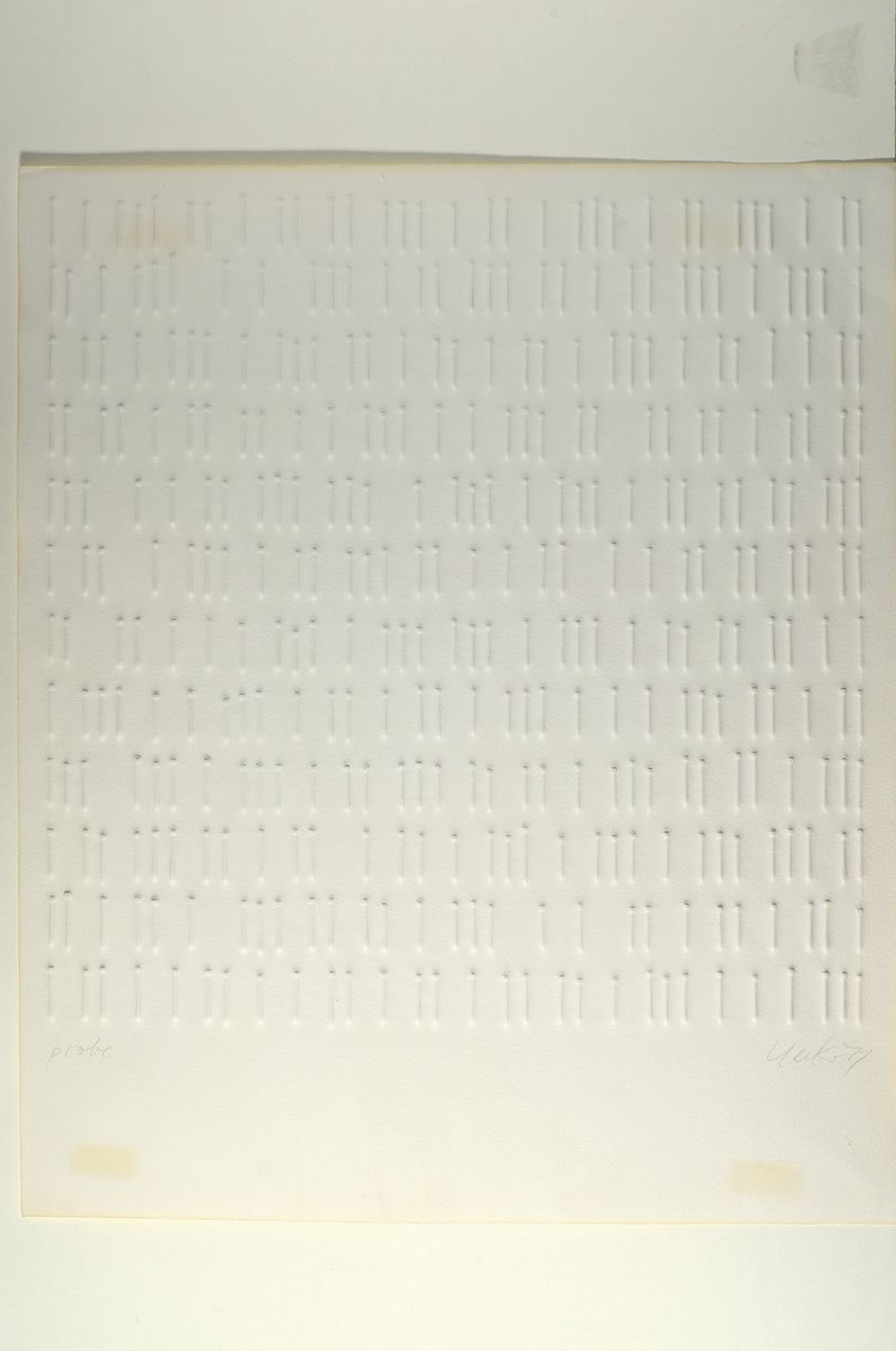 Detail k: Günther Uecker, geb. 1930, Nagelbild, Auflage 500, Prägedruck, handsigniert, bezeichnet Probe, lichtfleckig und l. angeschmutzt, Gebr.- und ...