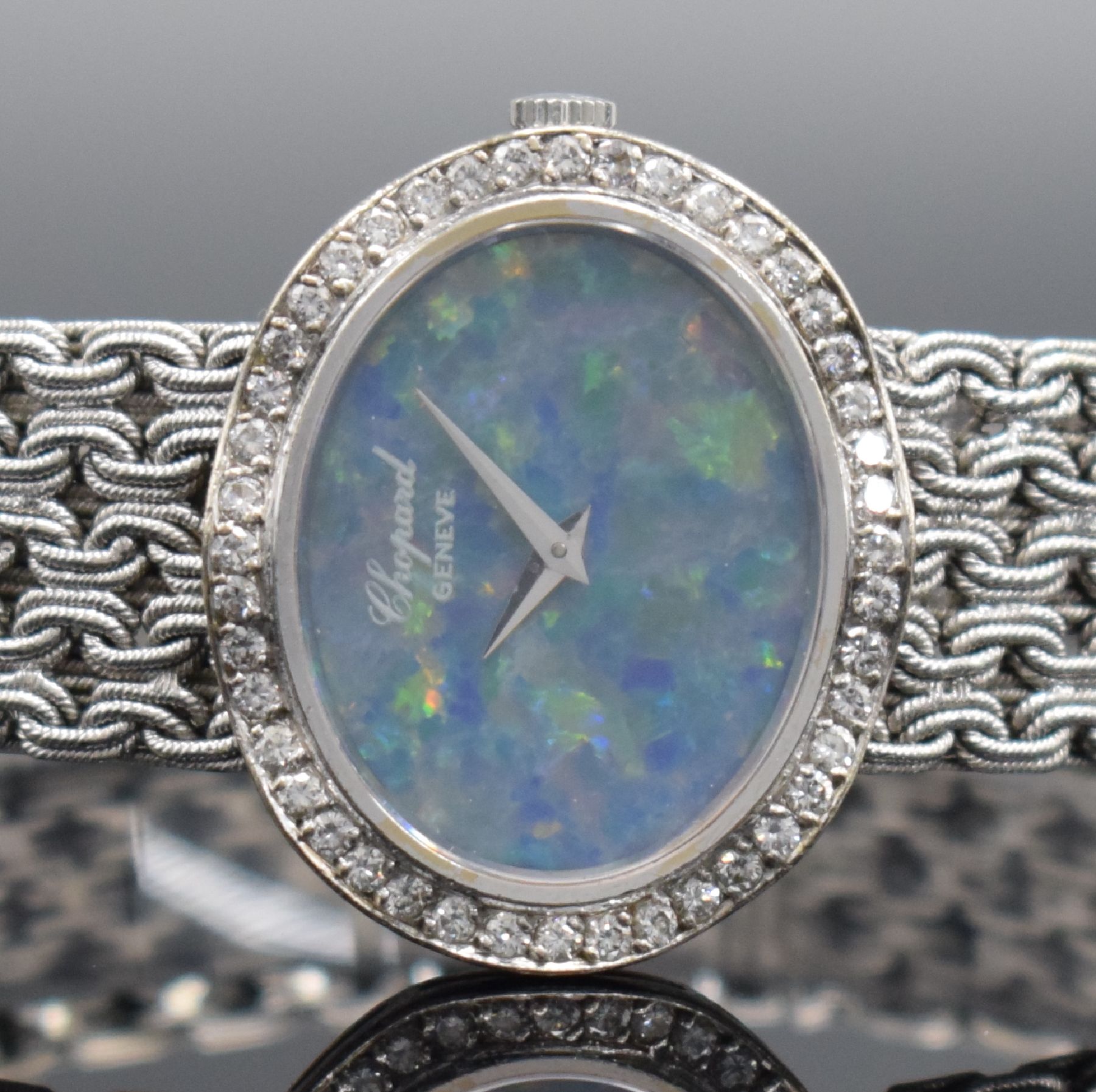 Detail a: CHOPARD Damenschmuckuhr in WG 750/000 mit Brillanten & Opal-Zifferblatt, Schweiz um 1973, Handaufzug, Ref. 5042 1, 2-teil. Geh., Boden m. ...