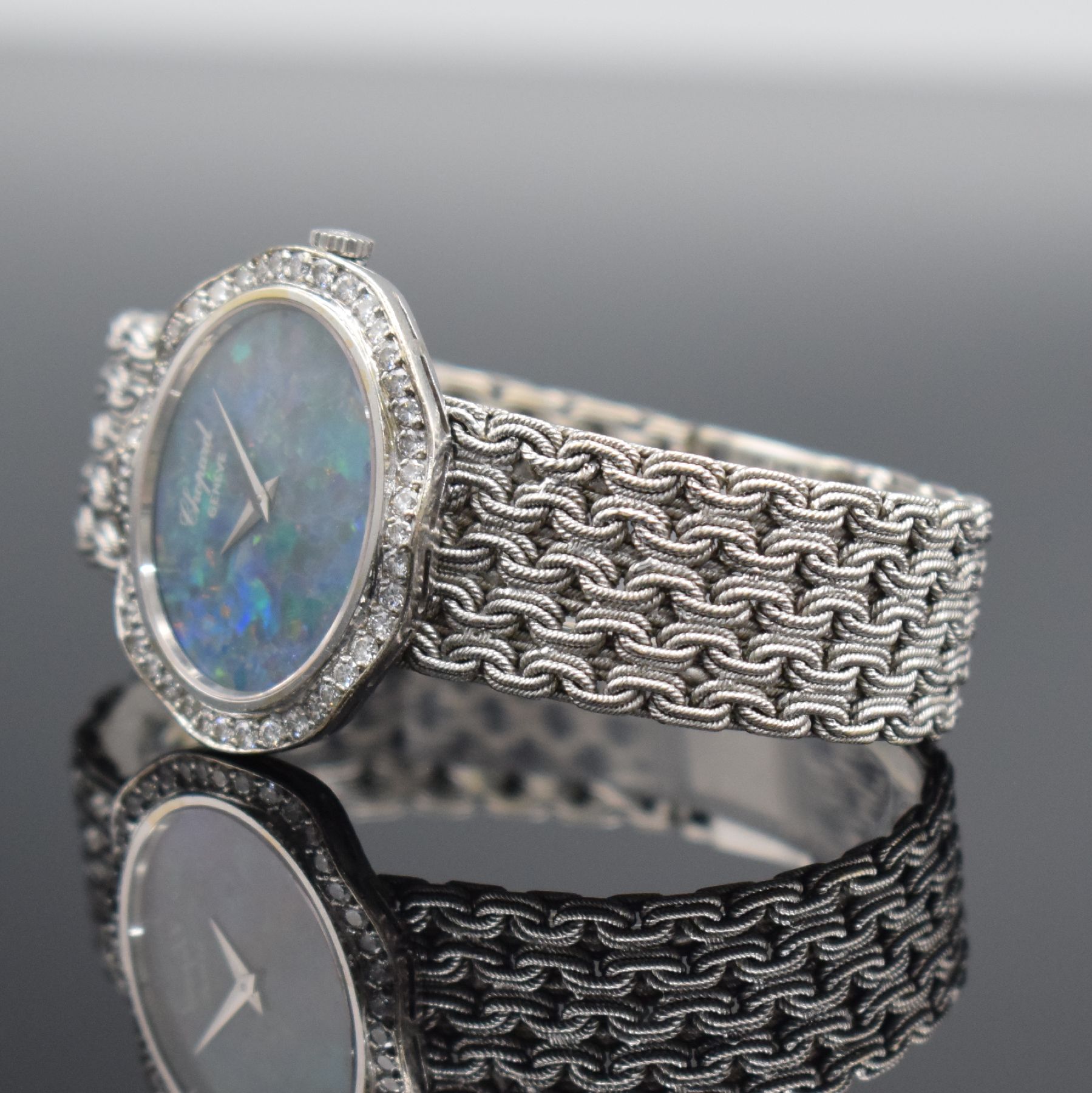 Detail d: CHOPARD Damenschmuckuhr in WG 750/000 mit Brillanten & Opal-Zifferblatt, Schweiz um 1973, Handaufzug, Ref. 5042 1, 2-teil. Geh., Boden m. ...