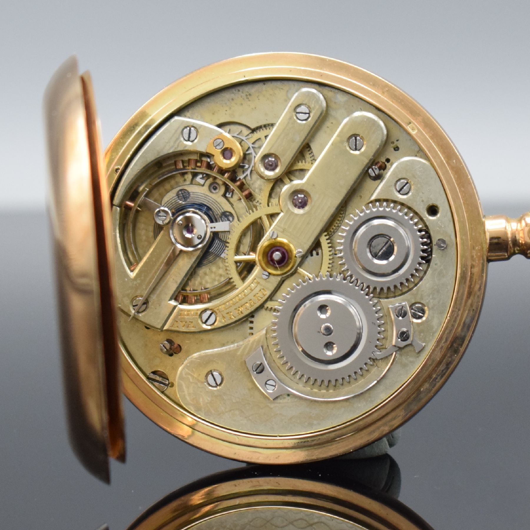 Detail f: Savonette Herrentaschenuhr in RoseG 585/000, Schweiz um 1900, 3-Deckel Goldgeh., Boden & Sprungdeckel guill./ber., Monogrammsp. frei, Emailzifferbl. ...