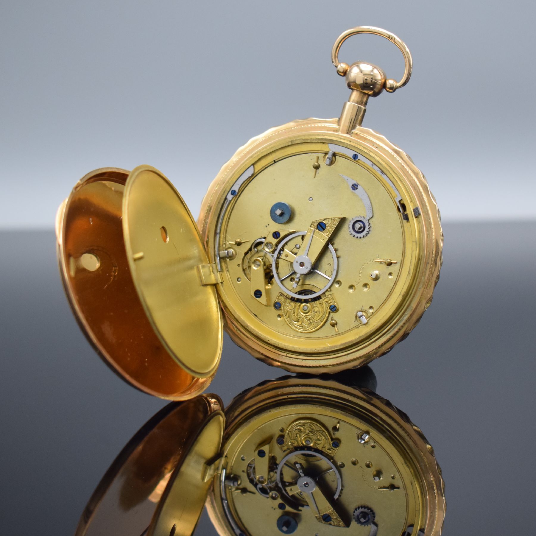 Detail e: Große Taschenuhr mit 1/4-Stundenrepetition auf 3 Tonfedern in RG 750/000, Schweiz um 1820, Schlüsselaufzug, sehr schön erhaltenes Geh., rücks. ...