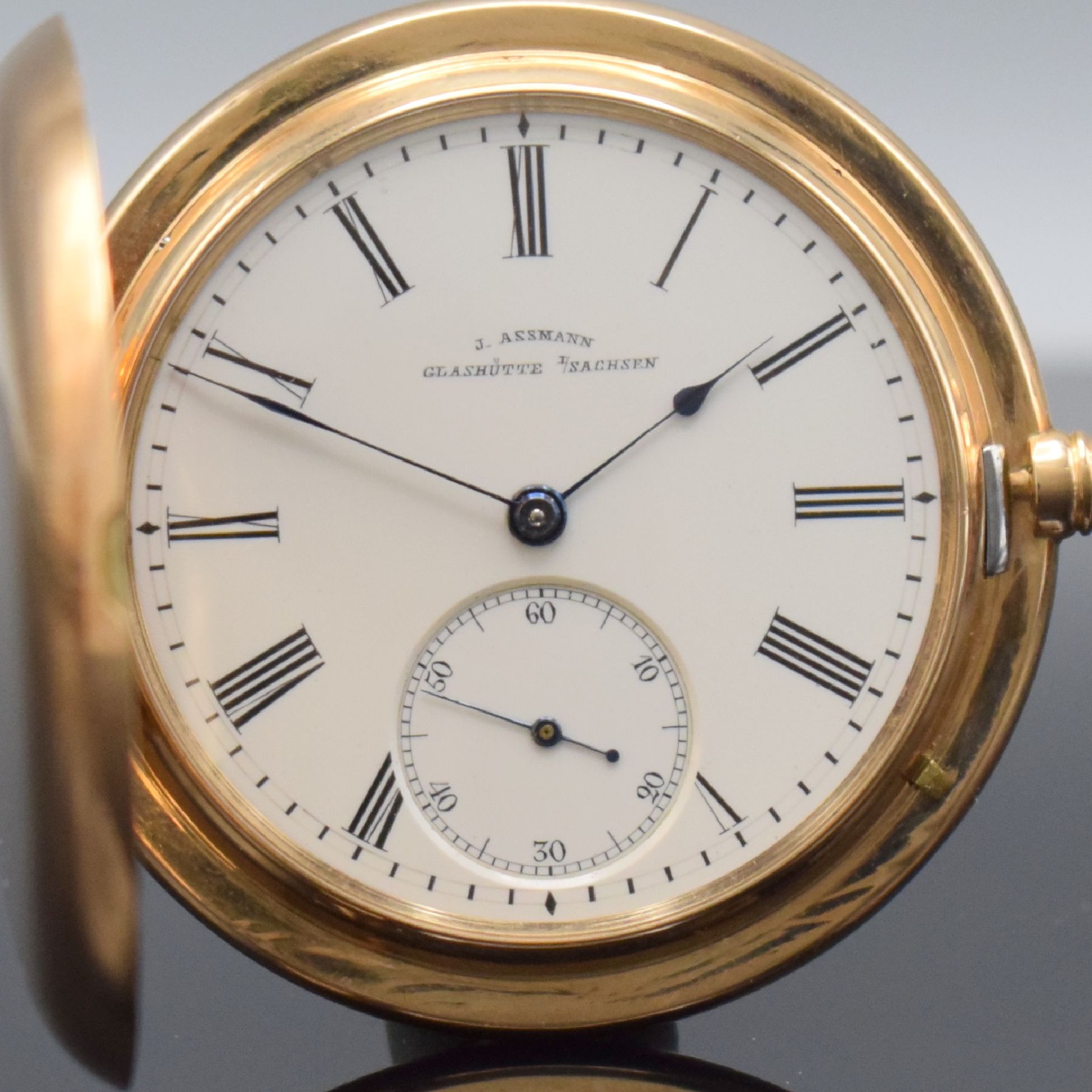 Detail a: J. ASSMANN Glashütte I/Sachsen Savonette in RG 585/000, Deutschland um 1900, glattes 3- Deckel Goldgeh. m. Monogramm auf Sprungdeckel, 2-teil. ...
