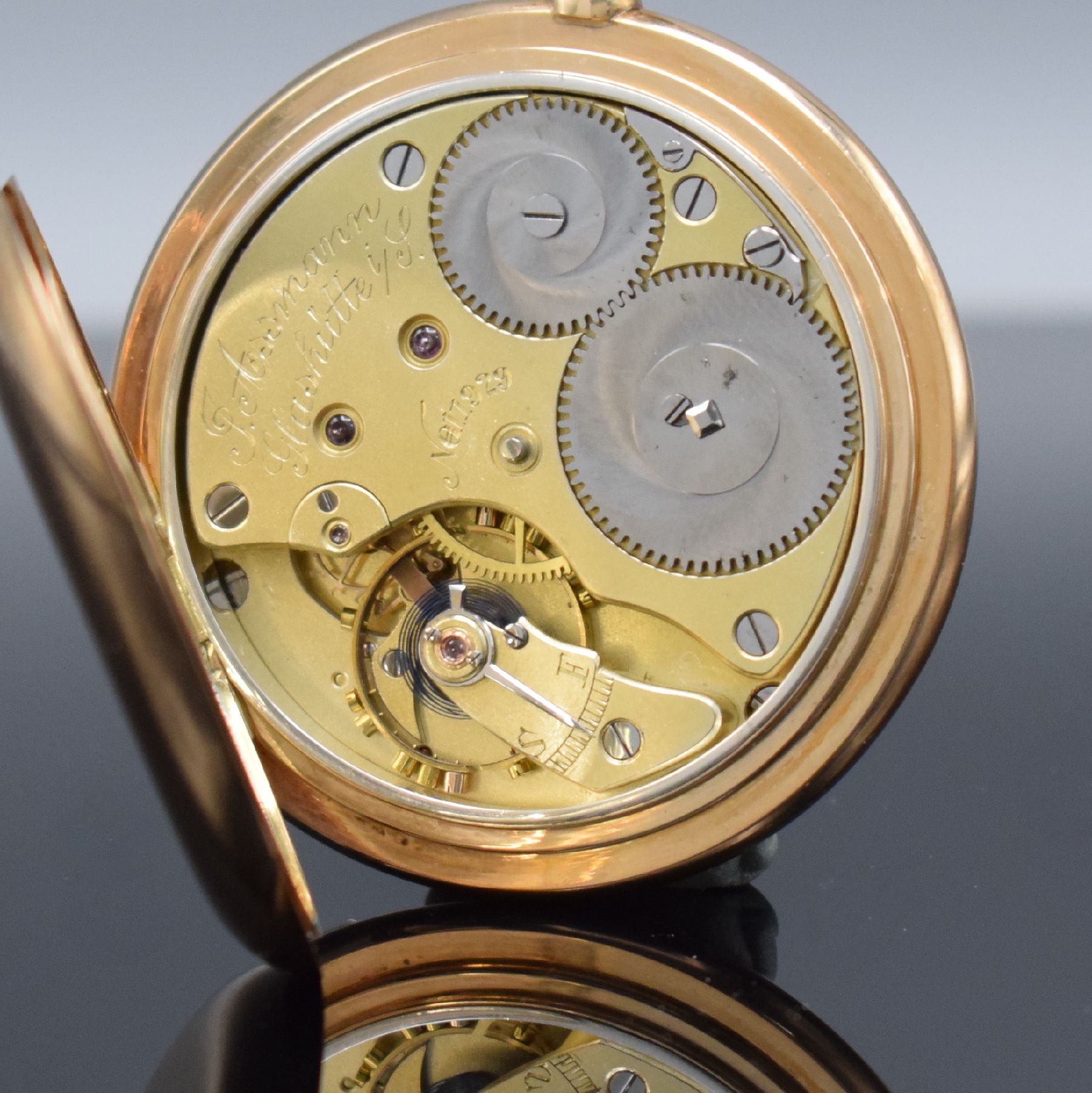 Detail i: J. ASSMANN Glashütte I/Sachsen Savonette in RG 585/000, Deutschland um 1900, glattes 3- Deckel Goldgeh. m. Monogramm auf Sprungdeckel, 2-teil. ...
