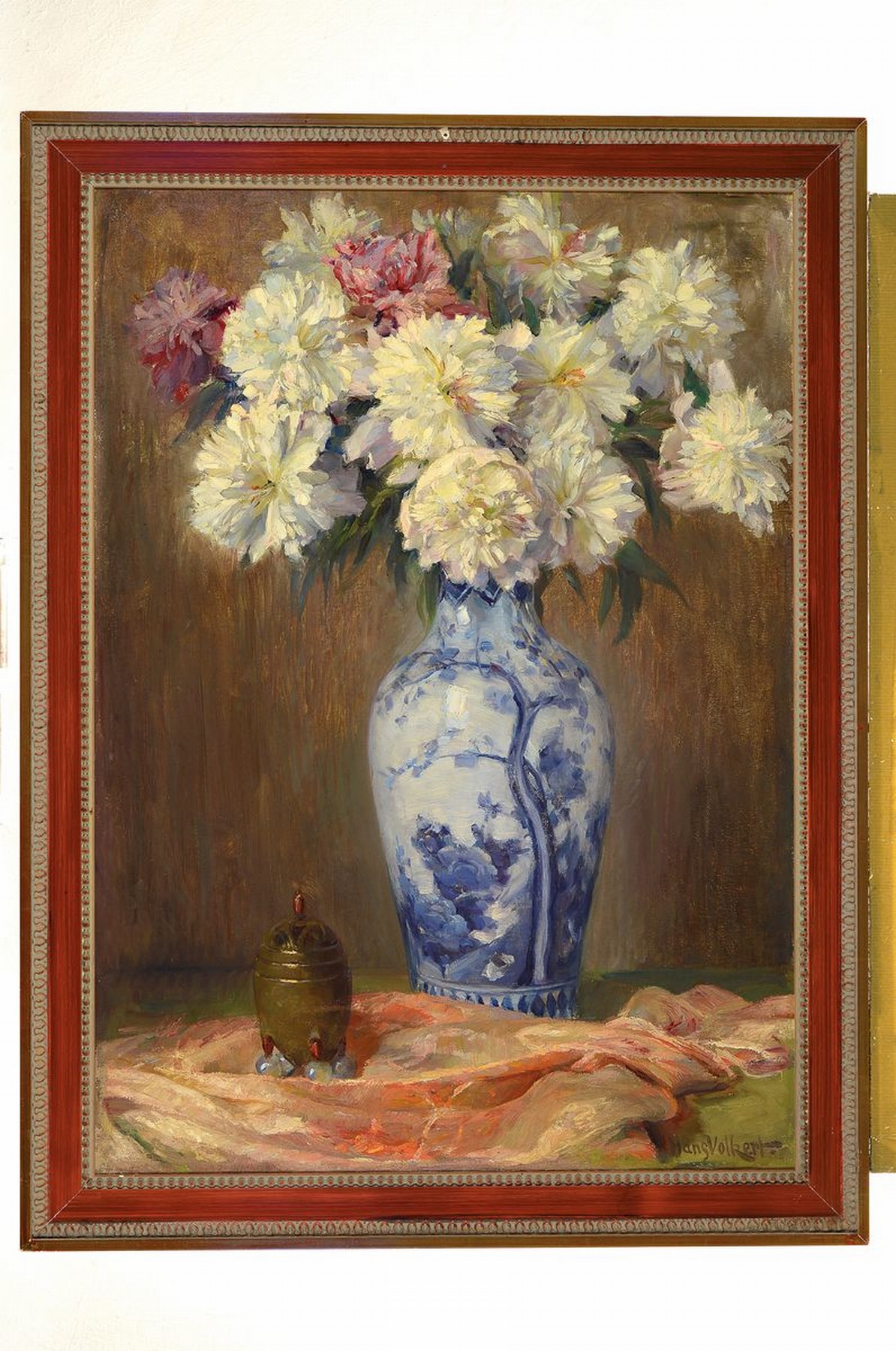 Detail k: Hans Volkert, geb. 1878 in Erlangen, Studium an der Akademie München, hier: Stillleben mit weißen Chrysanthemen in chinesischer Vase, Öl/Lwd, ...