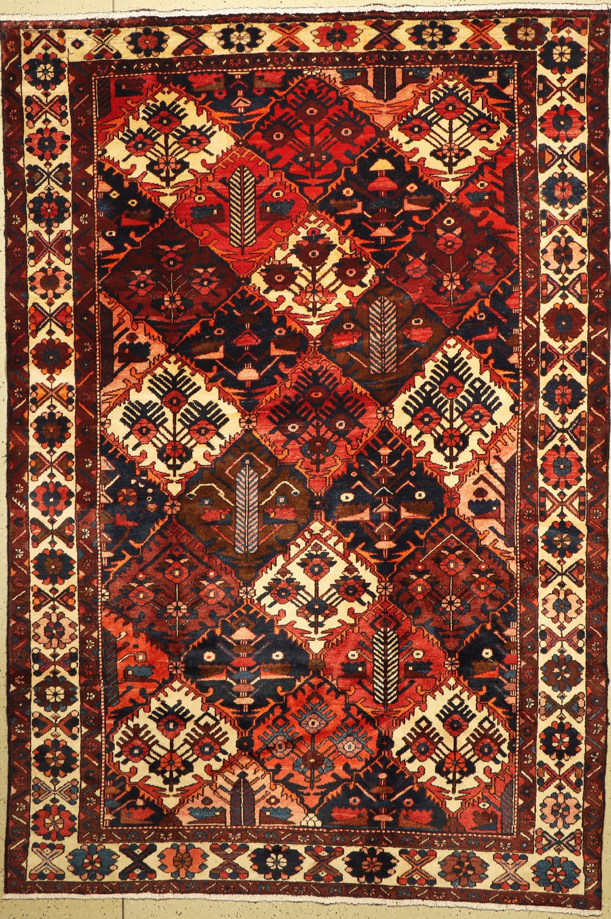 Bachtiar alt, Persien, um 1960, Wolle auf Baumwolle, ca. 320 x 220 cm, EHZ: 2