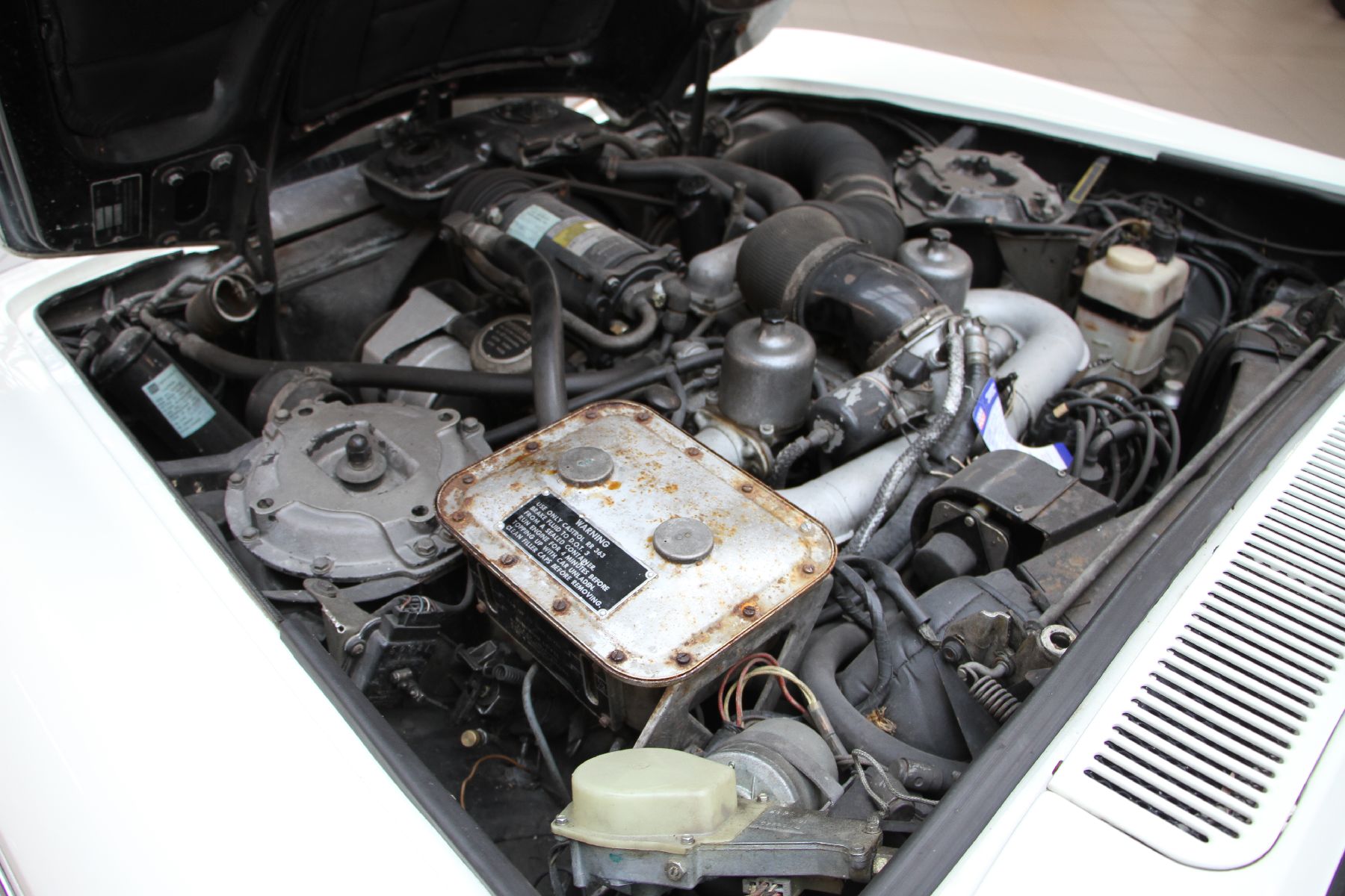 Detail d: Rolls Royce Silver Shadow I, EZ 01/1976, Fahrgestellnummer: SHR23136, 2. Hand, Laufleistung 87.463 miles abgelesen, H-Kennzeichen, 127 kW/ 172 PS, ...