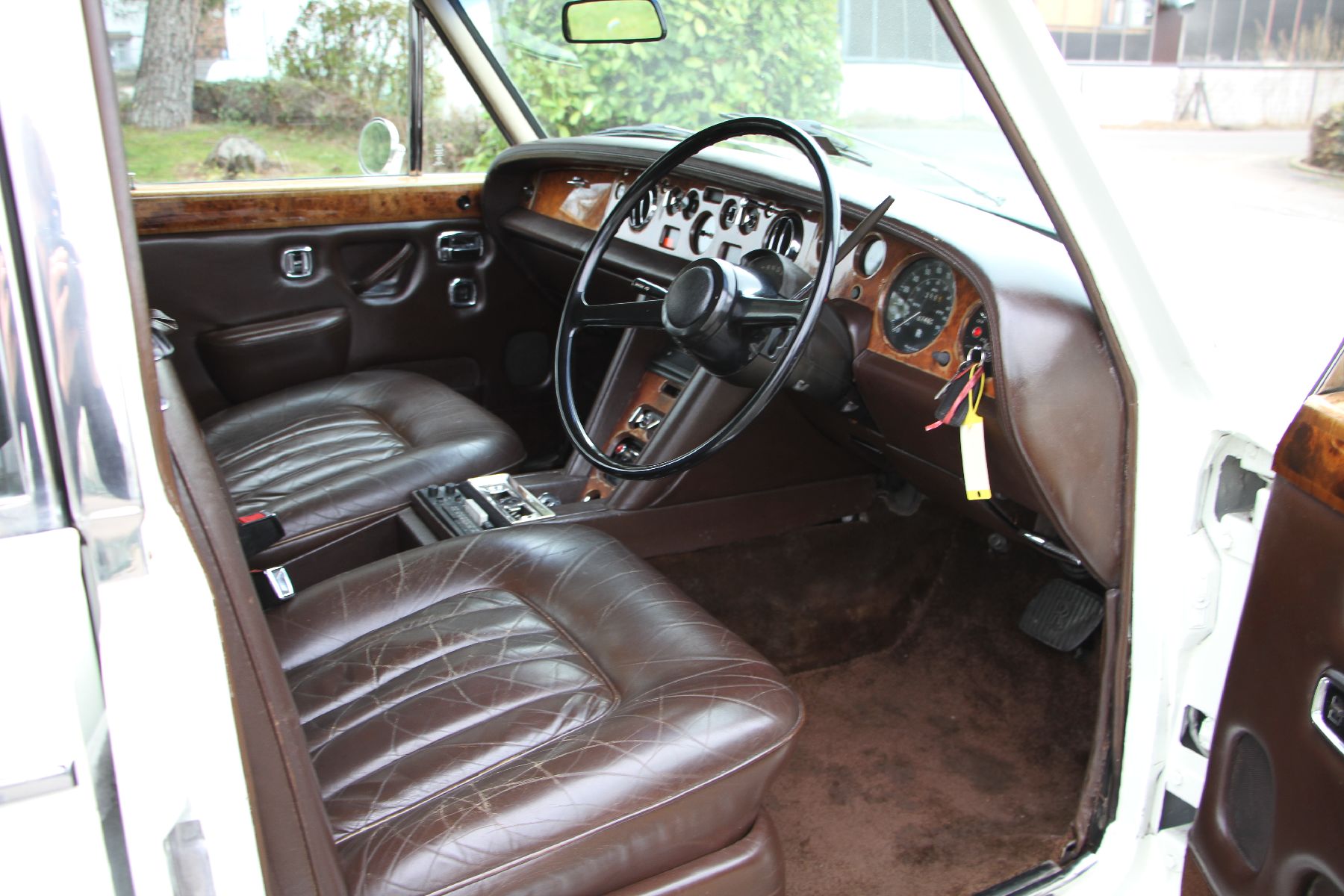 Detail f: Rolls Royce Silver Shadow I, EZ 01/1976, Fahrgestellnummer: SHR23136, 2. Hand, Laufleistung 87.463 miles abgelesen, H-Kennzeichen, 127 kW/ 172 PS, ...