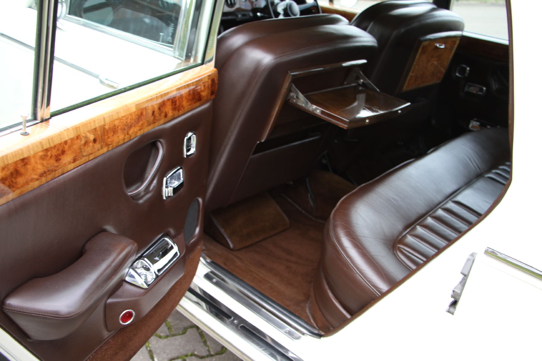 Detail h: Rolls Royce Silver Shadow I, EZ 01/1976, Fahrgestellnummer: SHR23136, 2. Hand, Laufleistung 87.463 miles abgelesen, H-Kennzeichen, 127 kW/ 172 PS, ...