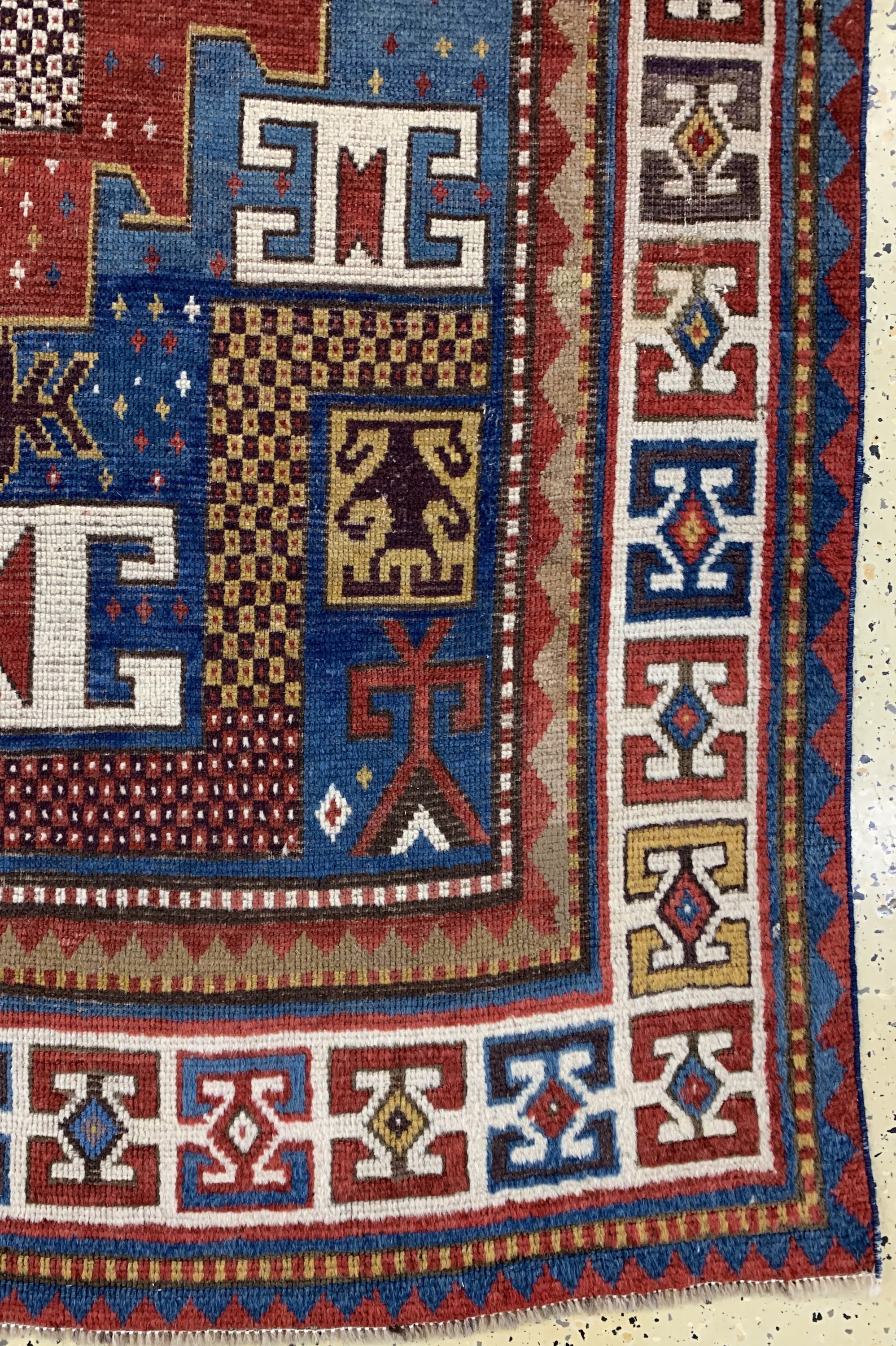 Detail a: Karachoph Kazak antik, Kaukasus, 19.Jhd, Wolle auf Wolle, ca. 235 x 120 cm, museal, Fast identisch zu Battenberg Orientteppiche Band 1 1979 Seite ...