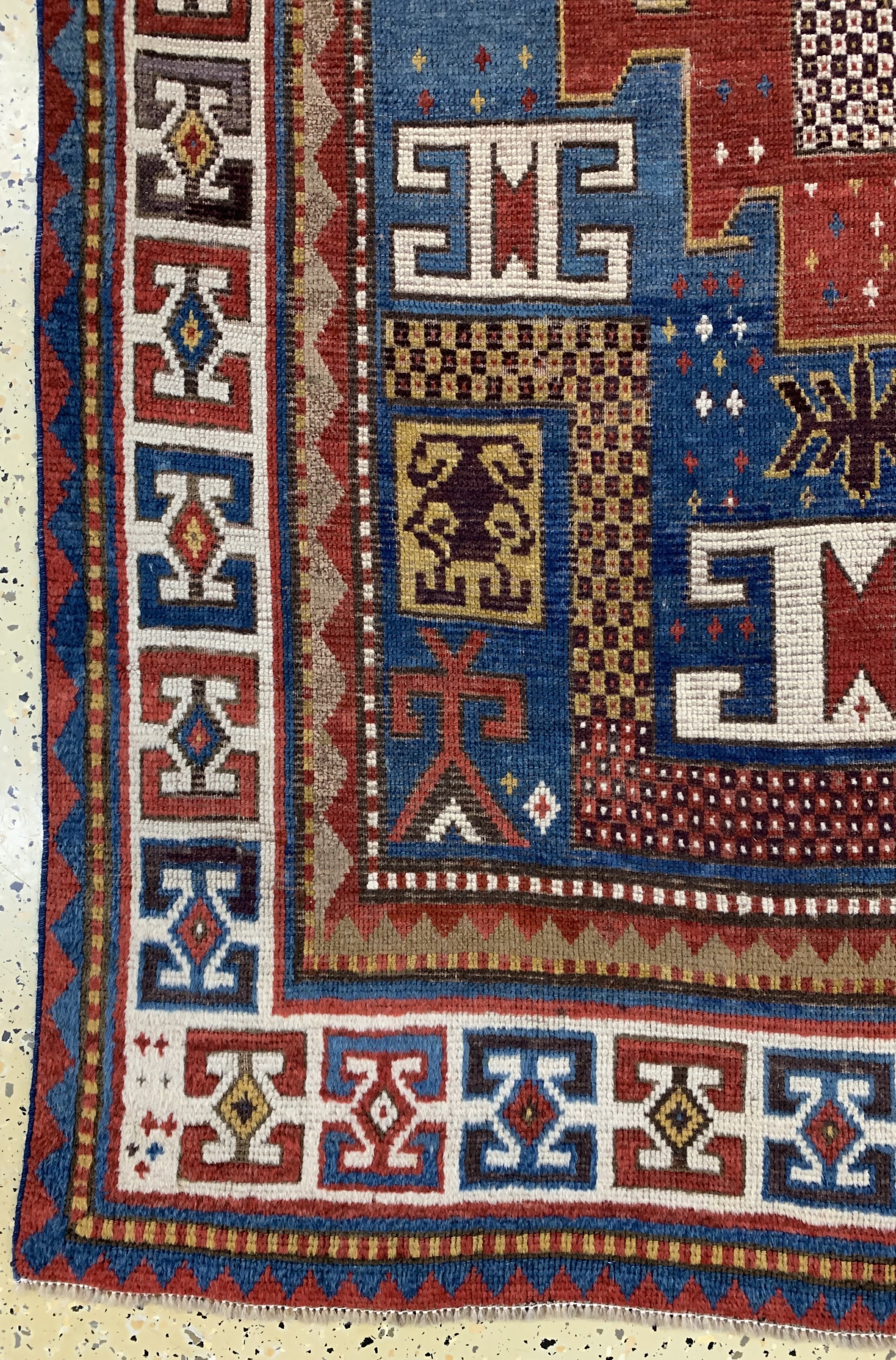 Detail b: Karachoph Kazak antik, Kaukasus, 19.Jhd, Wolle auf Wolle, ca. 235 x 120 cm, museal, Fast identisch zu Battenberg Orientteppiche Band 1 1979 Seite ...