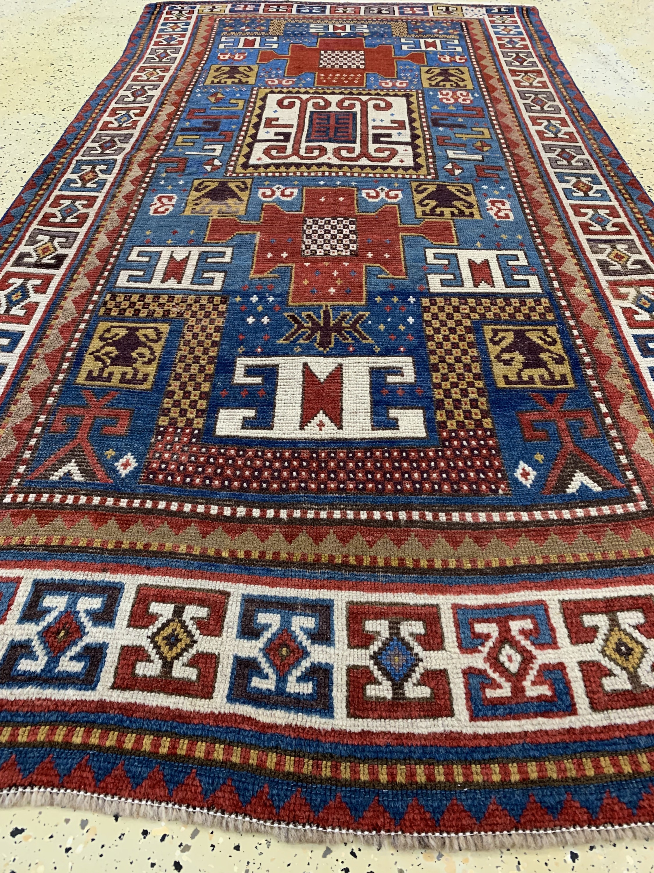 Detail f: Karachoph Kazak antik, Kaukasus, 19.Jhd, Wolle auf Wolle, ca. 235 x 120 cm, museal, Fast identisch zu Battenberg Orientteppiche Band 1 1979 Seite ...