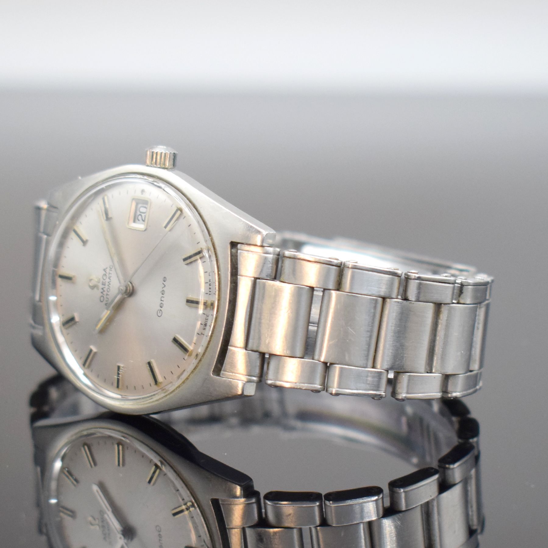 Detail c: OMEGA Geneve Herrenarmbanduhr Referenz 166.041, Automatik, Schweiz um 1968, Edelstahlgeh. inkl. orig. Gliederband m. Faltschl. Ref. 1156/G, Boden ...