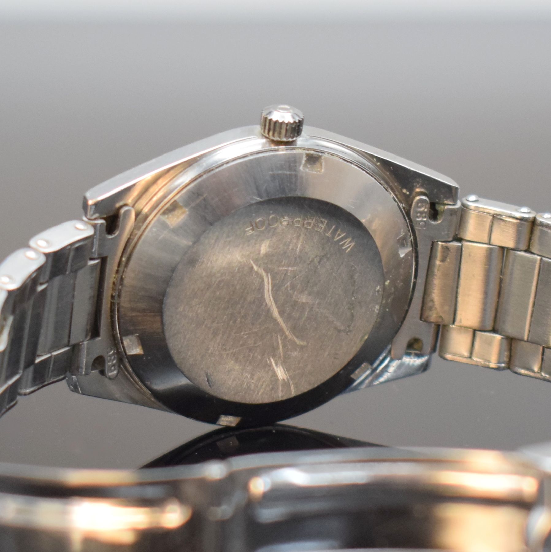 Detail f: OMEGA Geneve Herrenarmbanduhr Referenz 166.041, Automatik, Schweiz um 1968, Edelstahlgeh. inkl. orig. Gliederband m. Faltschl. Ref. 1156/G, Boden ...