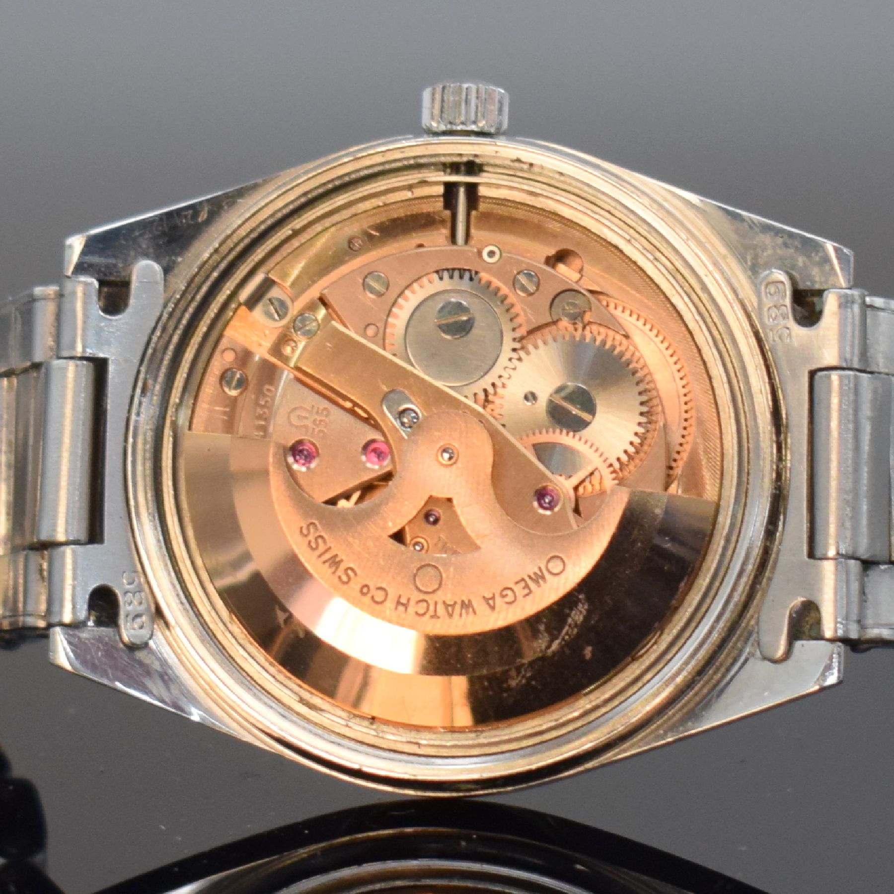 Detail g: OMEGA Geneve Herrenarmbanduhr Referenz 166.041, Automatik, Schweiz um 1968, Edelstahlgeh. inkl. orig. Gliederband m. Faltschl. Ref. 1156/G, Boden ...