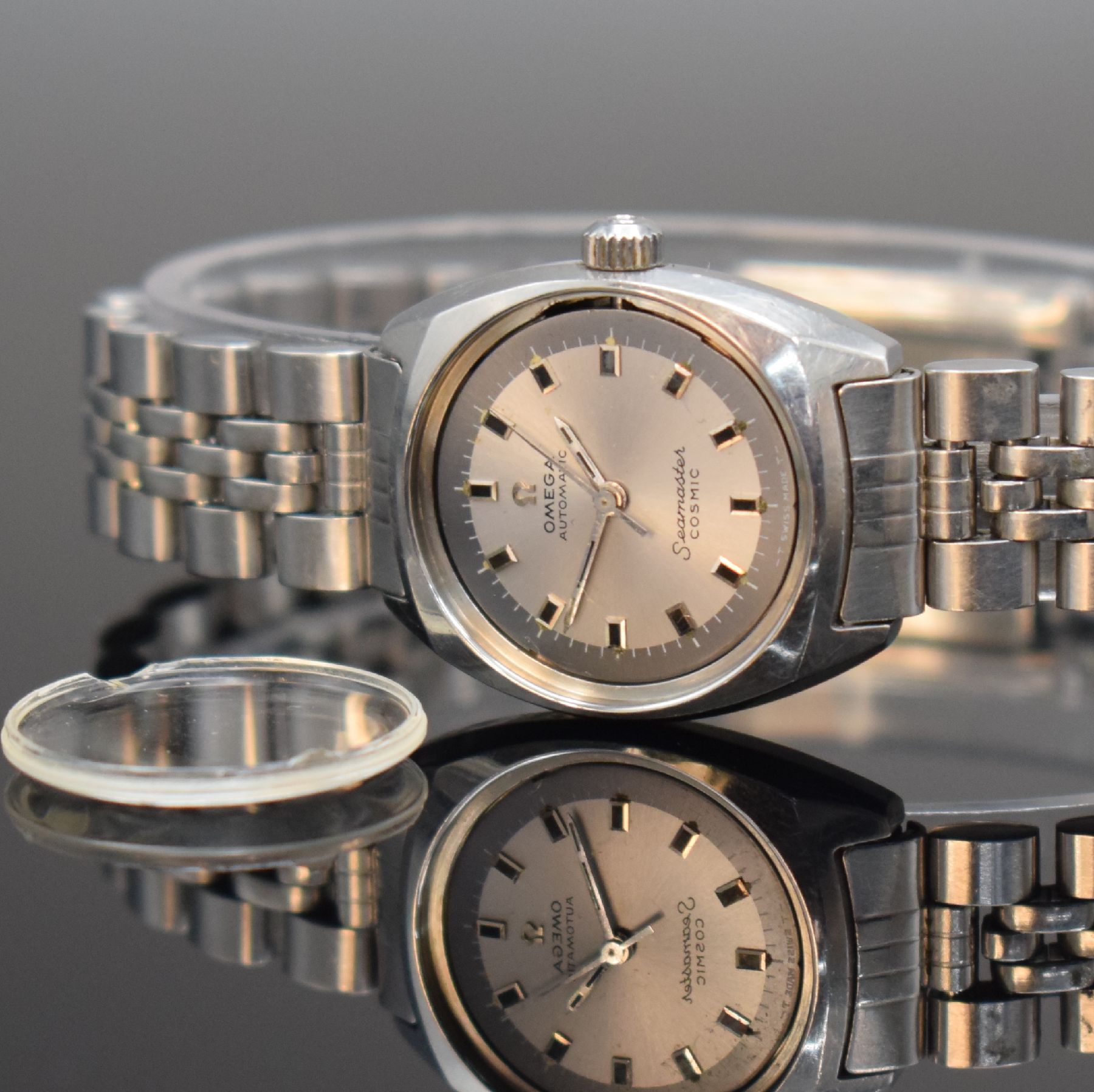 Detail a: OMEGA seltene Damenarmbanduhren Serie Seamaster Cosmic, Automatik, Schweiz um 1968, Edelstahl-Einschalengeh. inkl. orig. Gliederband m. Faltschl. ...