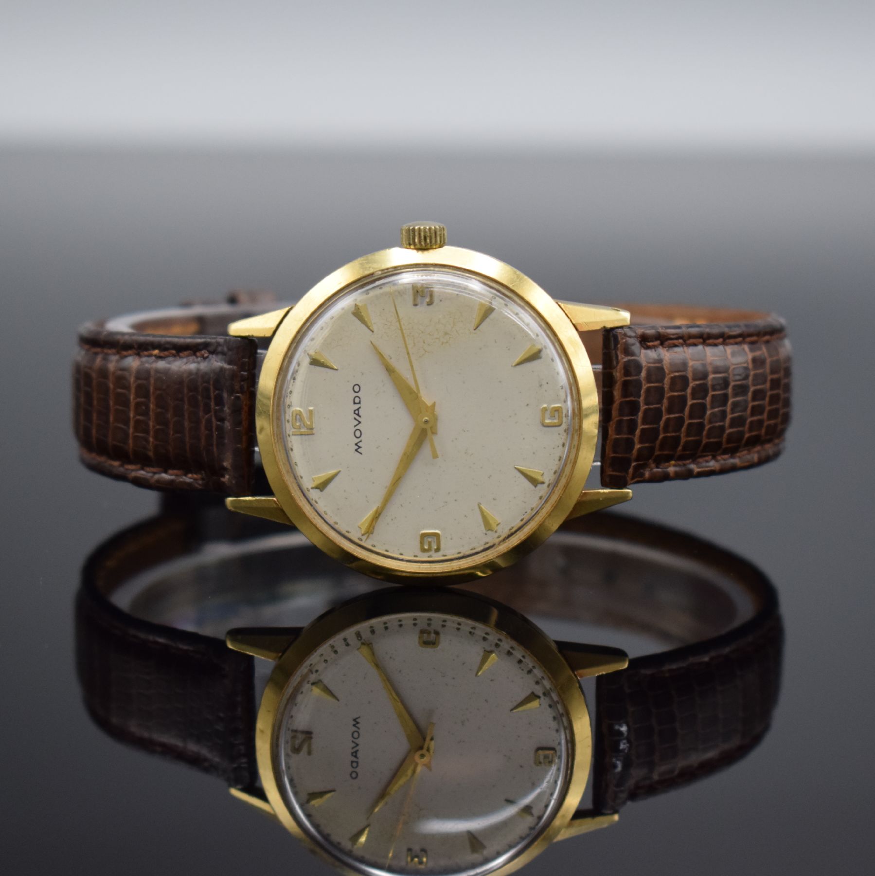 MOVADO Herrenarmbanduhr in GG 750/000 mit Kaliber 127, Handaufzug um 1950, Handaufzug, 2-teil. Geh., Boden aufgedr., silb. Zifferbl. m. aufges. ...