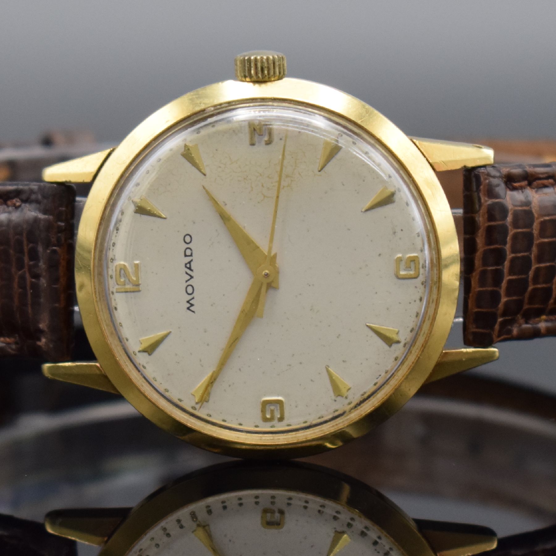 Detail a: MOVADO Herrenarmbanduhr in GG 750/000 mit Kaliber 127, Handaufzug um 1950, Handaufzug, 2-teil. Geh., Boden aufgedr., silb. Zifferbl. m. aufges. ...