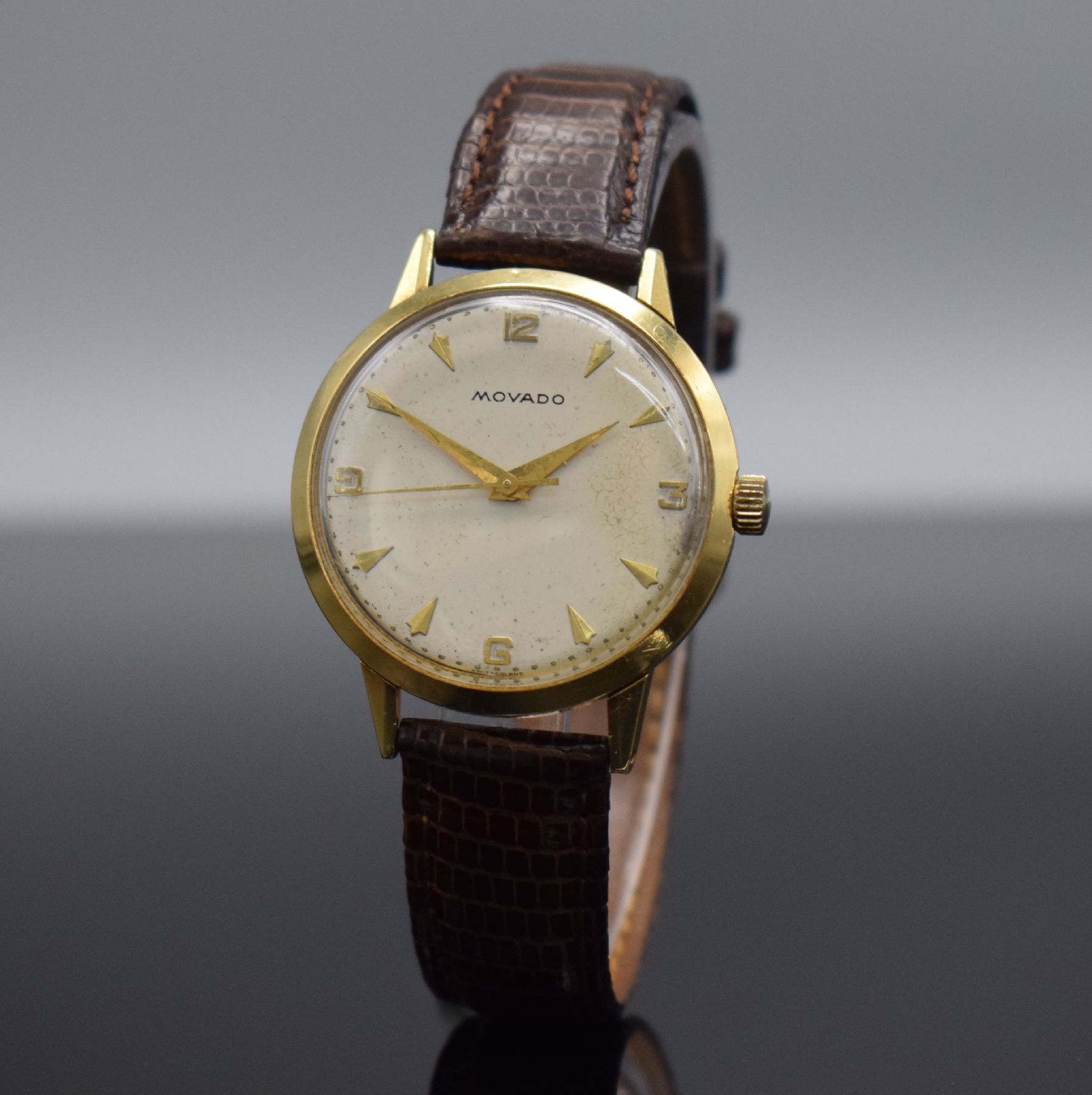 Detail b: MOVADO Herrenarmbanduhr in GG 750/000 mit Kaliber 127, Handaufzug um 1950, Handaufzug, 2-teil. Geh., Boden aufgedr., silb. Zifferbl. m. aufges. ...