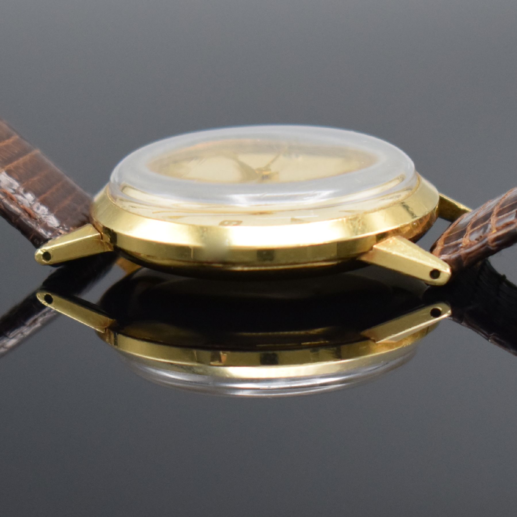 Detail e: MOVADO Herrenarmbanduhr in GG 750/000 mit Kaliber 127, Handaufzug um 1950, Handaufzug, 2-teil. Geh., Boden aufgedr., silb. Zifferbl. m. aufges. ...