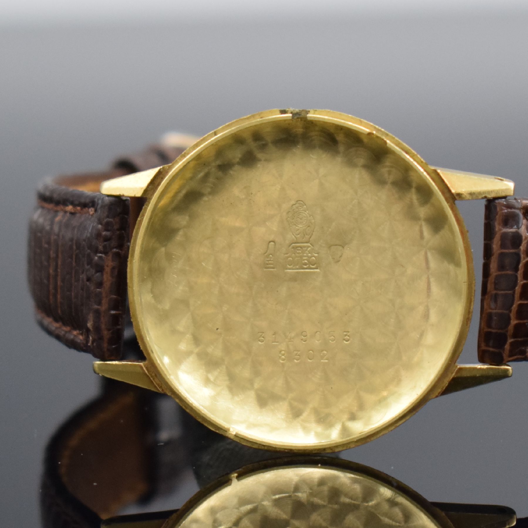 Detail h: MOVADO Herrenarmbanduhr in GG 750/000 mit Kaliber 127, Handaufzug um 1950, Handaufzug, 2-teil. Geh., Boden aufgedr., silb. Zifferbl. m. aufges. ...