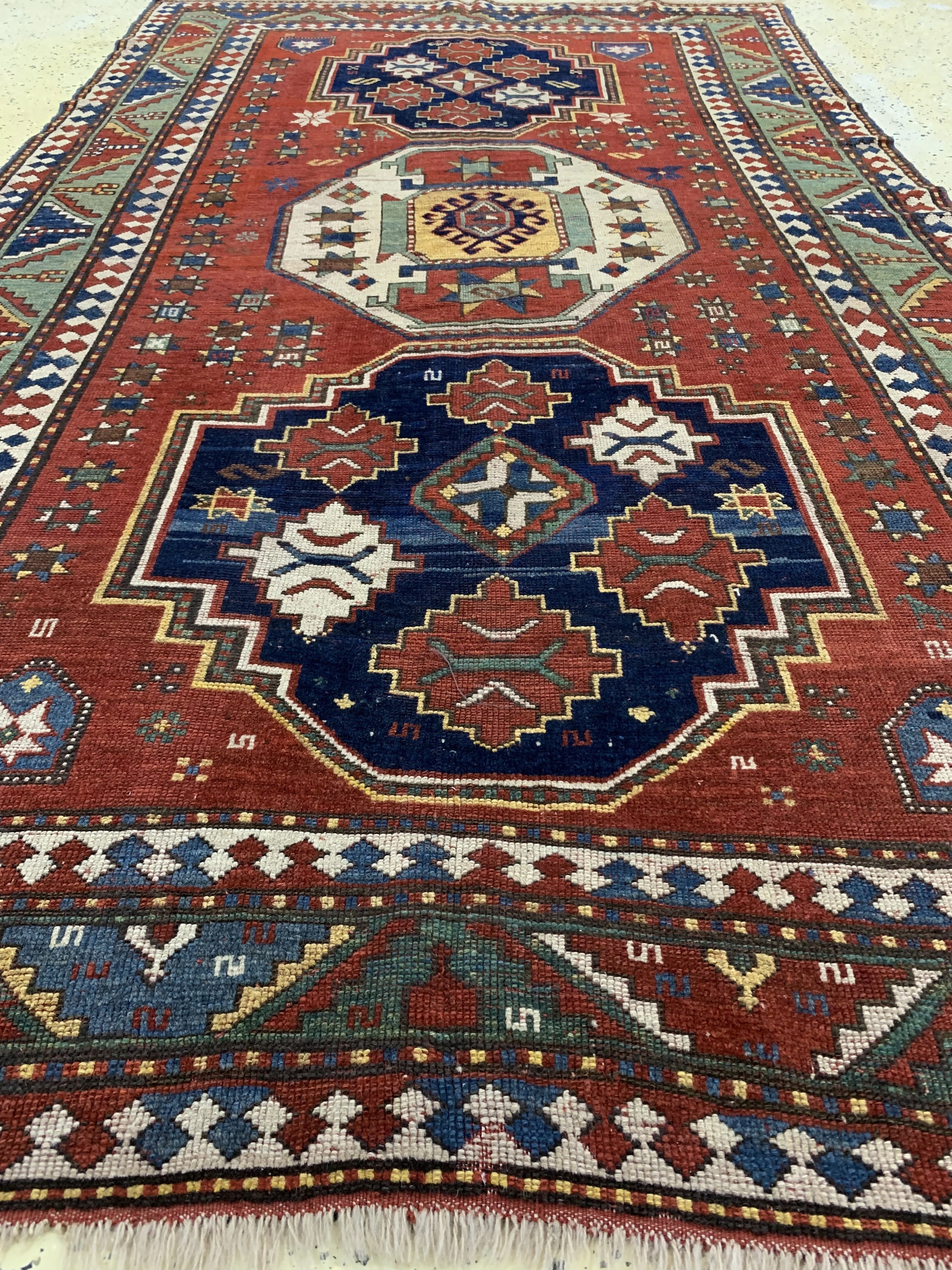Detail f: Lori-Pampak antik, Kaukasus, 19.Jhd, Wolle auf Wolle, ca. 257 x 154 cm. siehe tappeti antichi mondadori 3. edizione 1997 seite 77, EHZ: ...