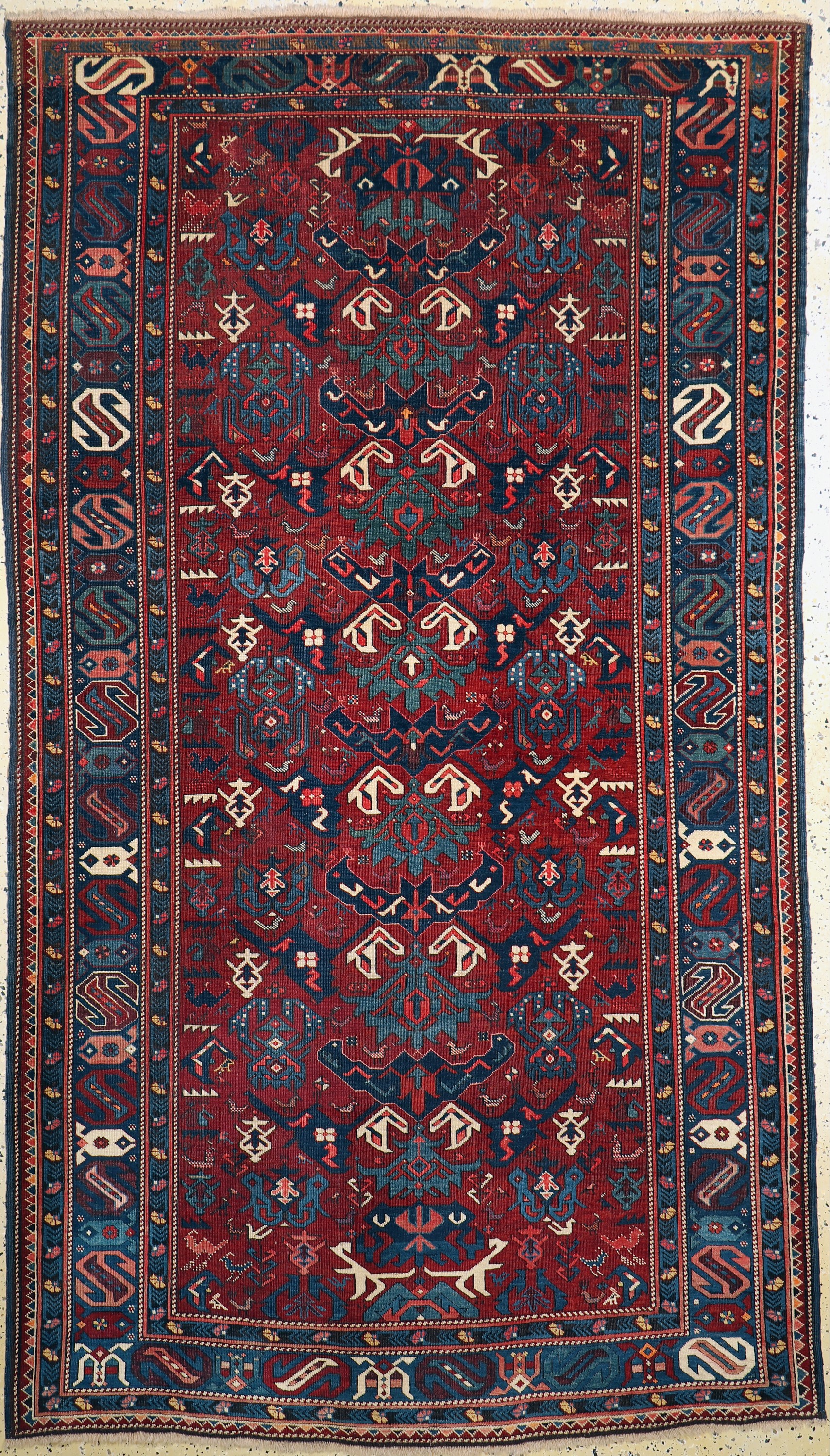 Bidjov antik, Kaukasus, 19.Jhd, Wolle auf Wolle, ca. 256 x 145 cm. vgl. Battenberg Band1 Orientteppiche Seite 262/263, EHZ: 2-3 (fachkundig ...