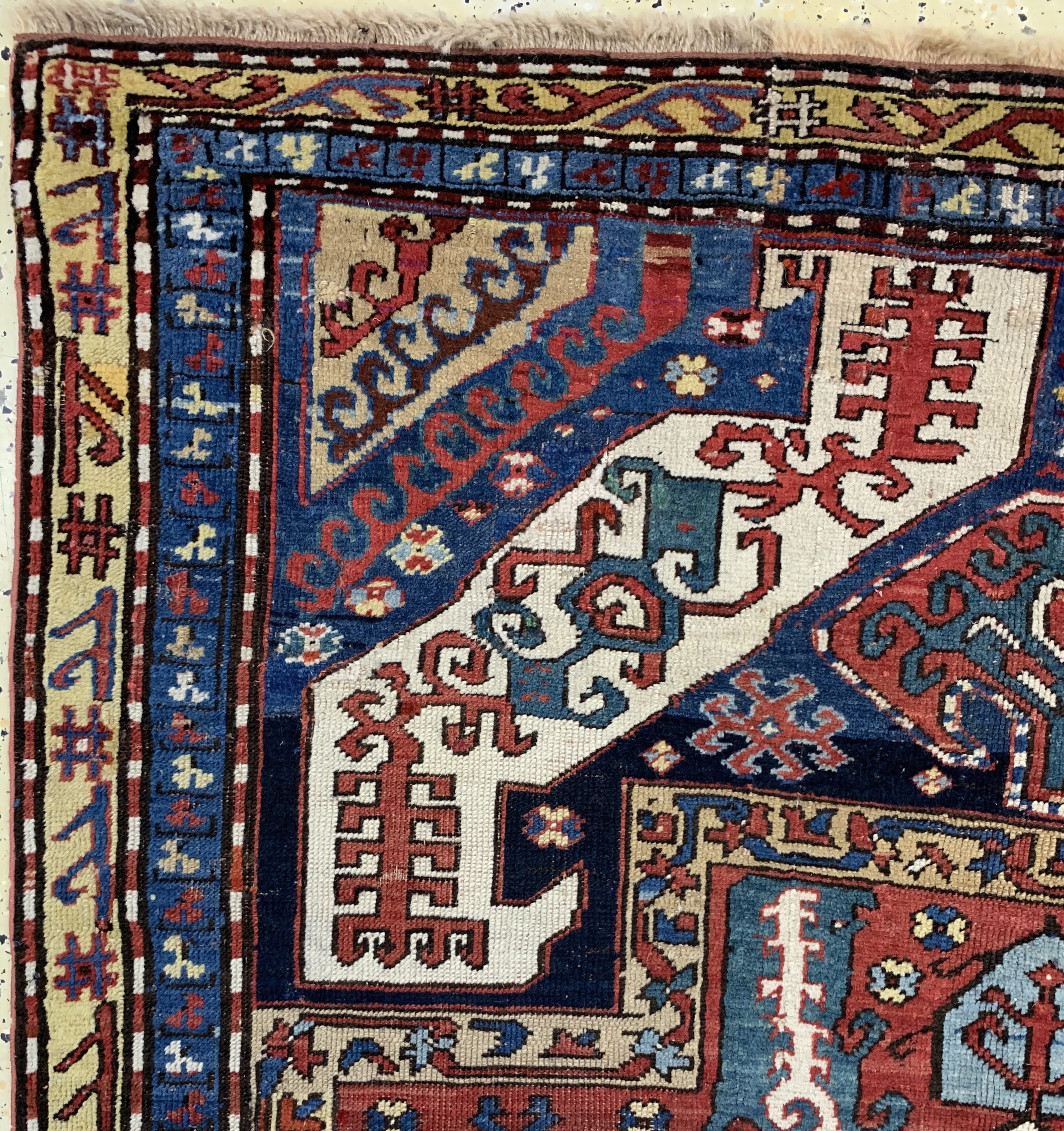 Detail d: Kazim Ushag, Kaukasus, 19.Jhd, Wolle auf Wolle, ca. 217 x 135 cm. siehe Battenberg Orientteppiche Band 1 1979. Seite 153 Nr. 98, EHZ: 2-3(alte ...