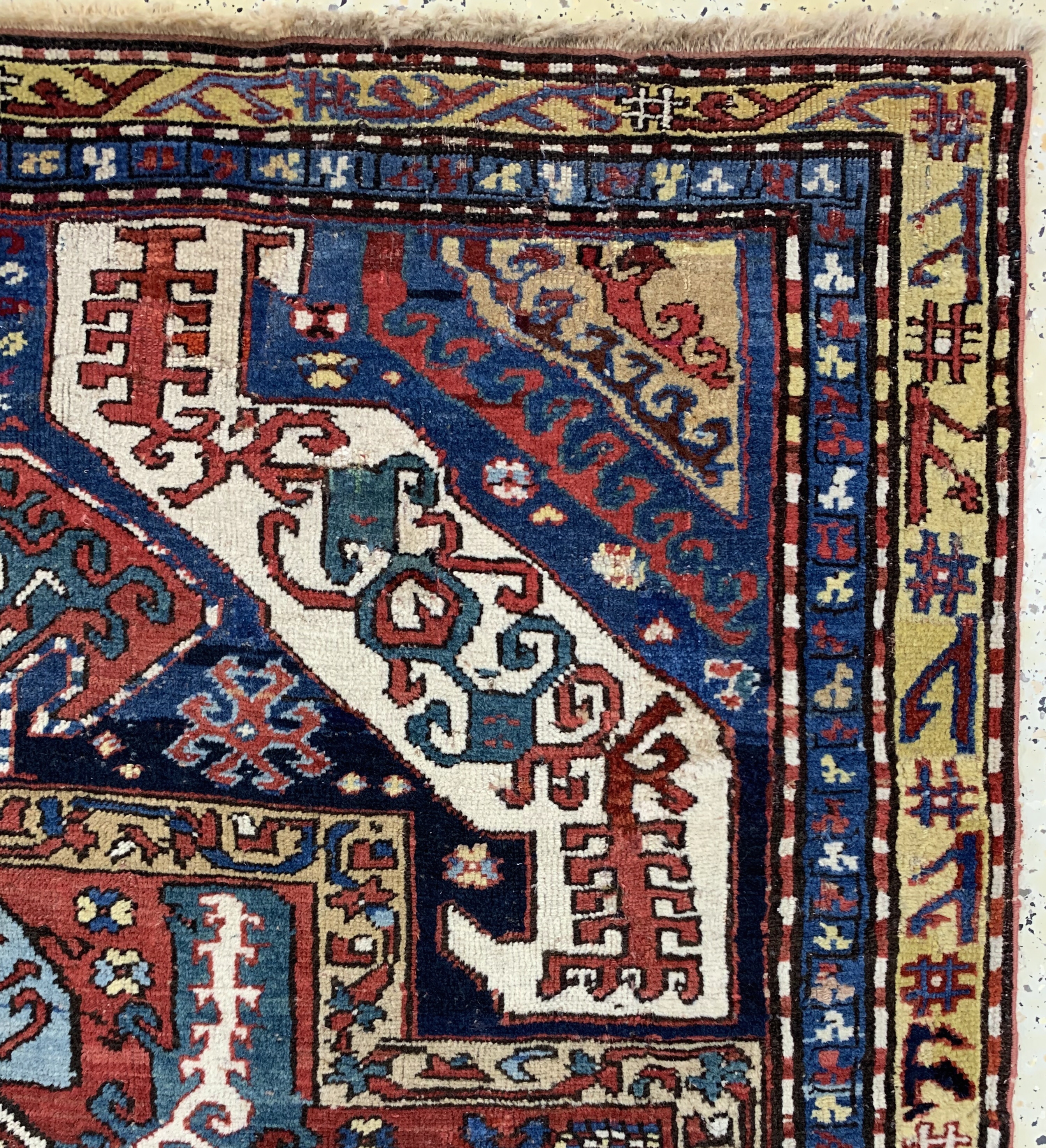 Detail e: Kazim Ushag, Kaukasus, 19.Jhd, Wolle auf Wolle, ca. 217 x 135 cm. siehe Battenberg Orientteppiche Band 1 1979. Seite 153 Nr. 98, EHZ: 2-3(alte ...