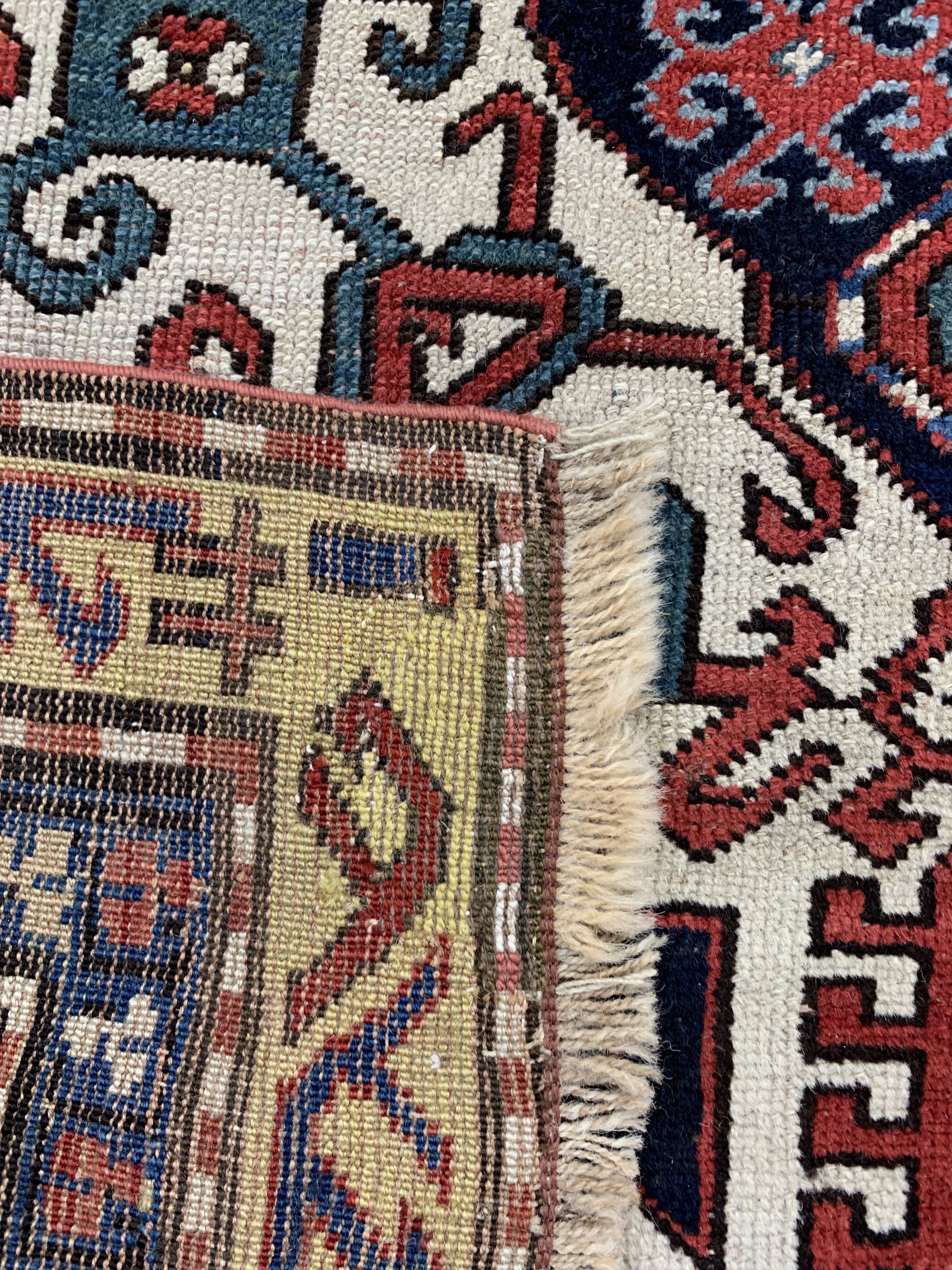 Detail g: Kazim Ushag, Kaukasus, 19.Jhd, Wolle auf Wolle, ca. 217 x 135 cm. siehe Battenberg Orientteppiche Band 1 1979. Seite 153 Nr. 98, EHZ: 2-3(alte ...