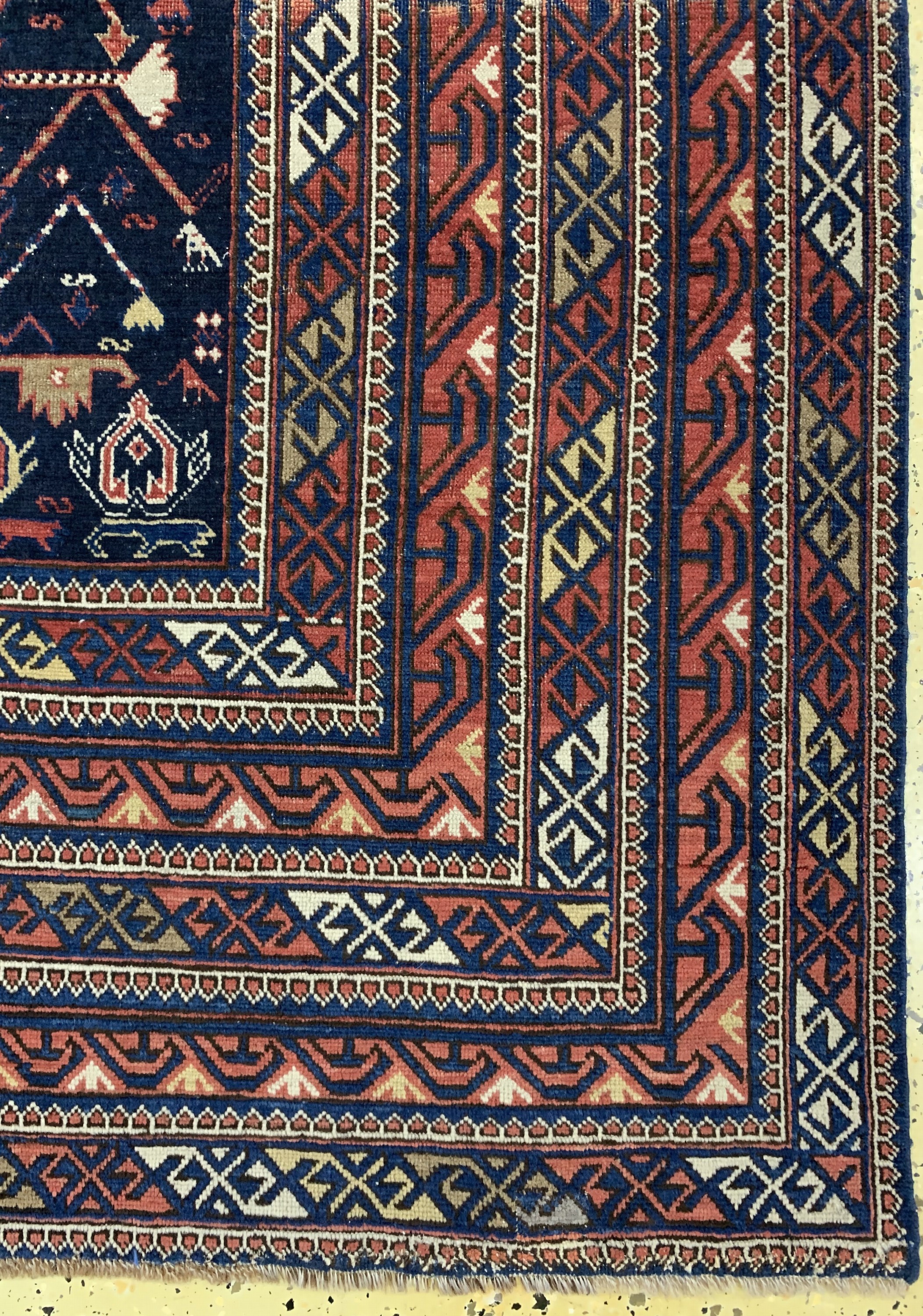 Detail a: Kuba-Schirwan antik, Kaukasus, um 1880, Wolle auf Wolle, ca. 190 x 130 cm. EHZ: 2-3 minimal restauriert.