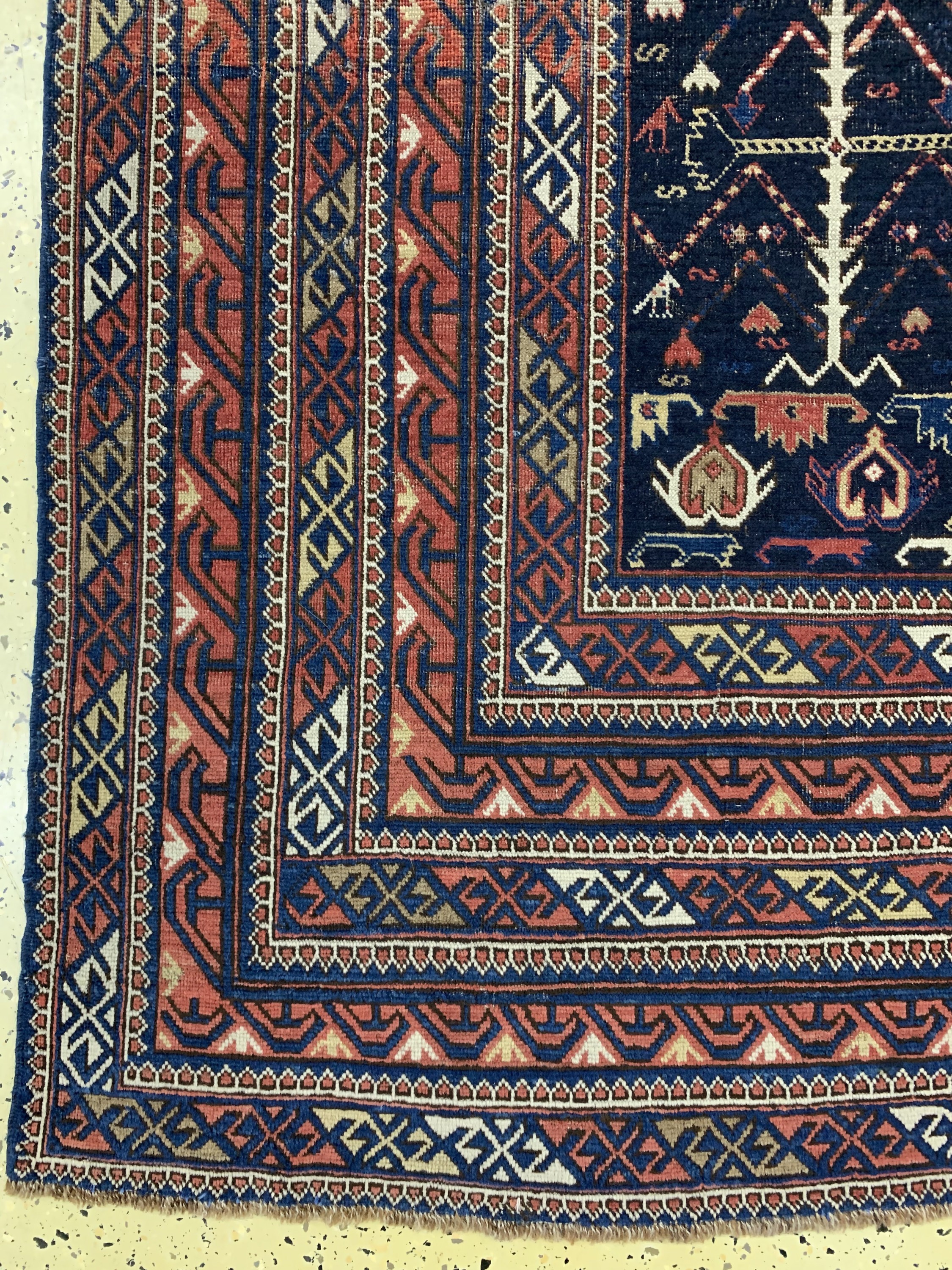 Detail b: Kuba-Schirwan antik, Kaukasus, um 1880, Wolle auf Wolle, ca. 190 x 130 cm. EHZ: 2-3 minimal restauriert.