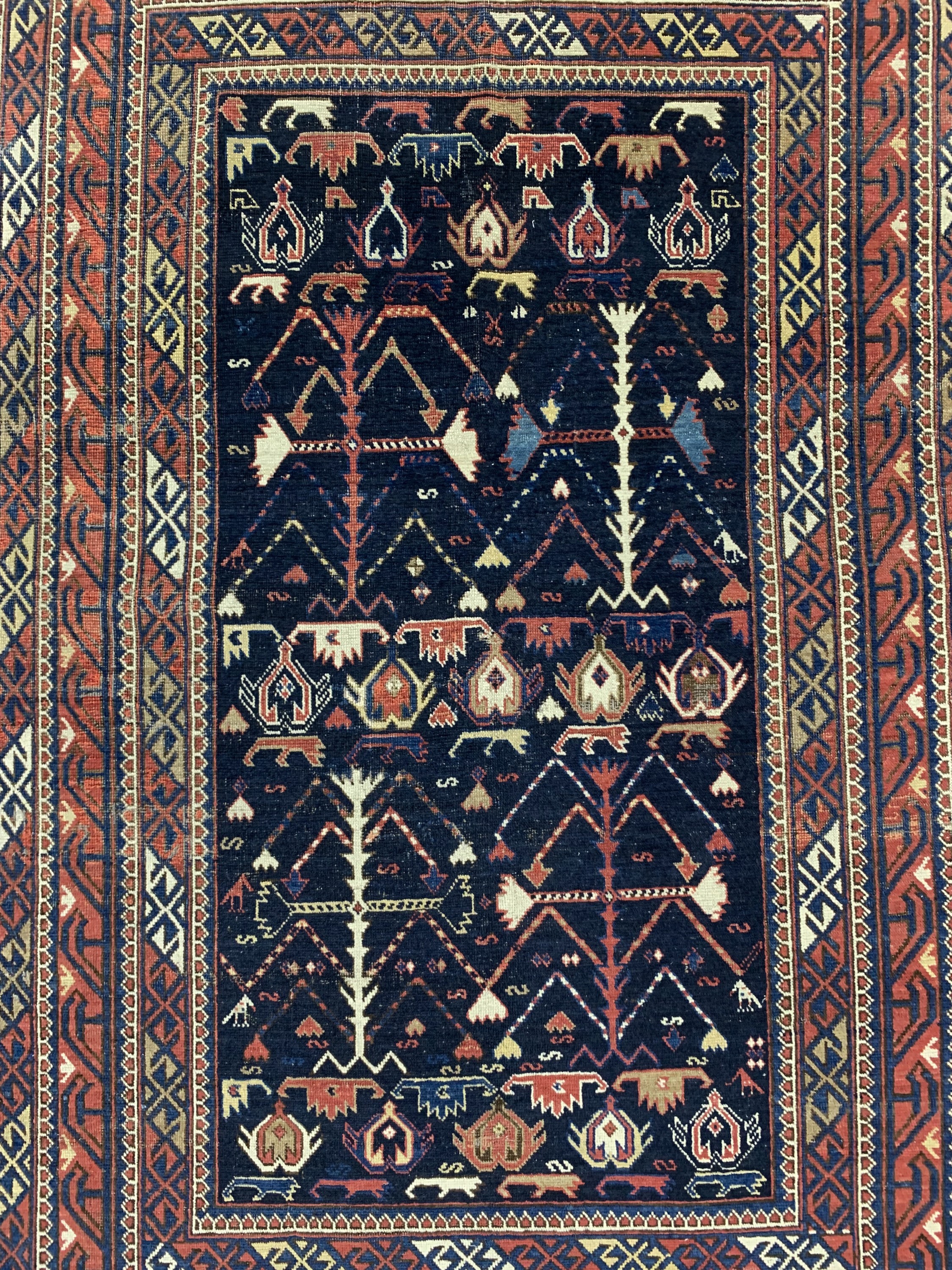Detail c: Kuba-Schirwan antik, Kaukasus, um 1880, Wolle auf Wolle, ca. 190 x 130 cm. EHZ: 2-3 minimal restauriert.