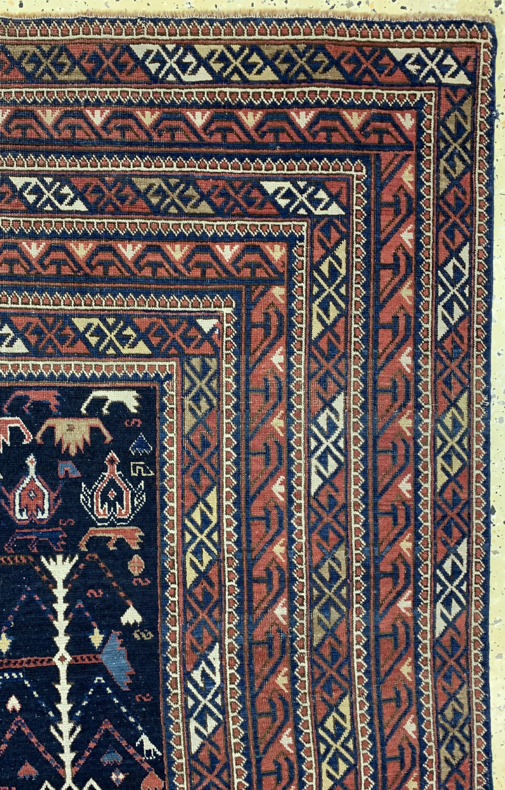 Detail e: Kuba-Schirwan antik, Kaukasus, um 1880, Wolle auf Wolle, ca. 190 x 130 cm. EHZ: 2-3 minimal restauriert.
