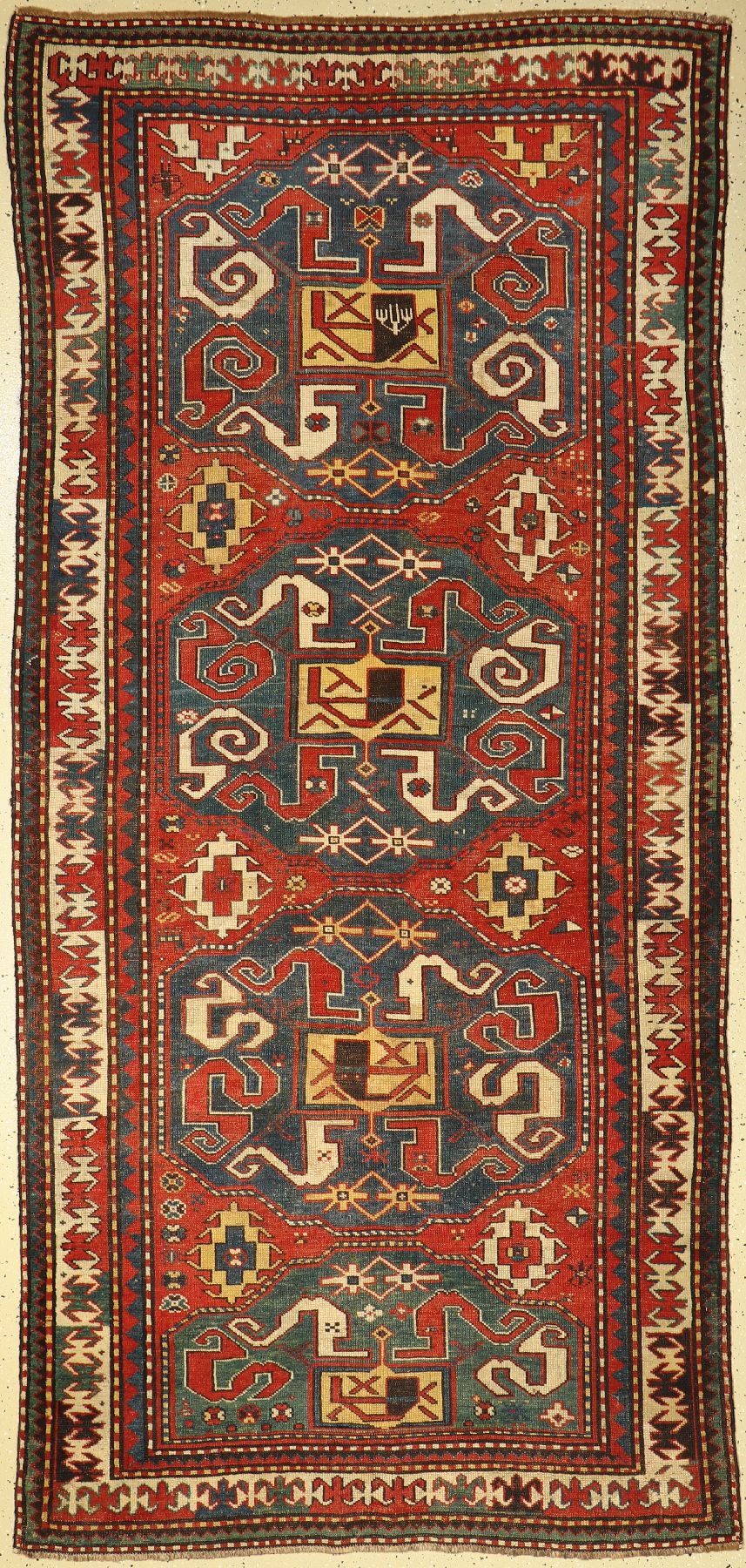 Wolkenbandkazak (Chondsoresk) antik, Kaukasus, um 1880, Wolle auf Wolle, ca. 276 x 130 cm. Es handelt sich um ein sehr seltenen antiken Wolkenband ...