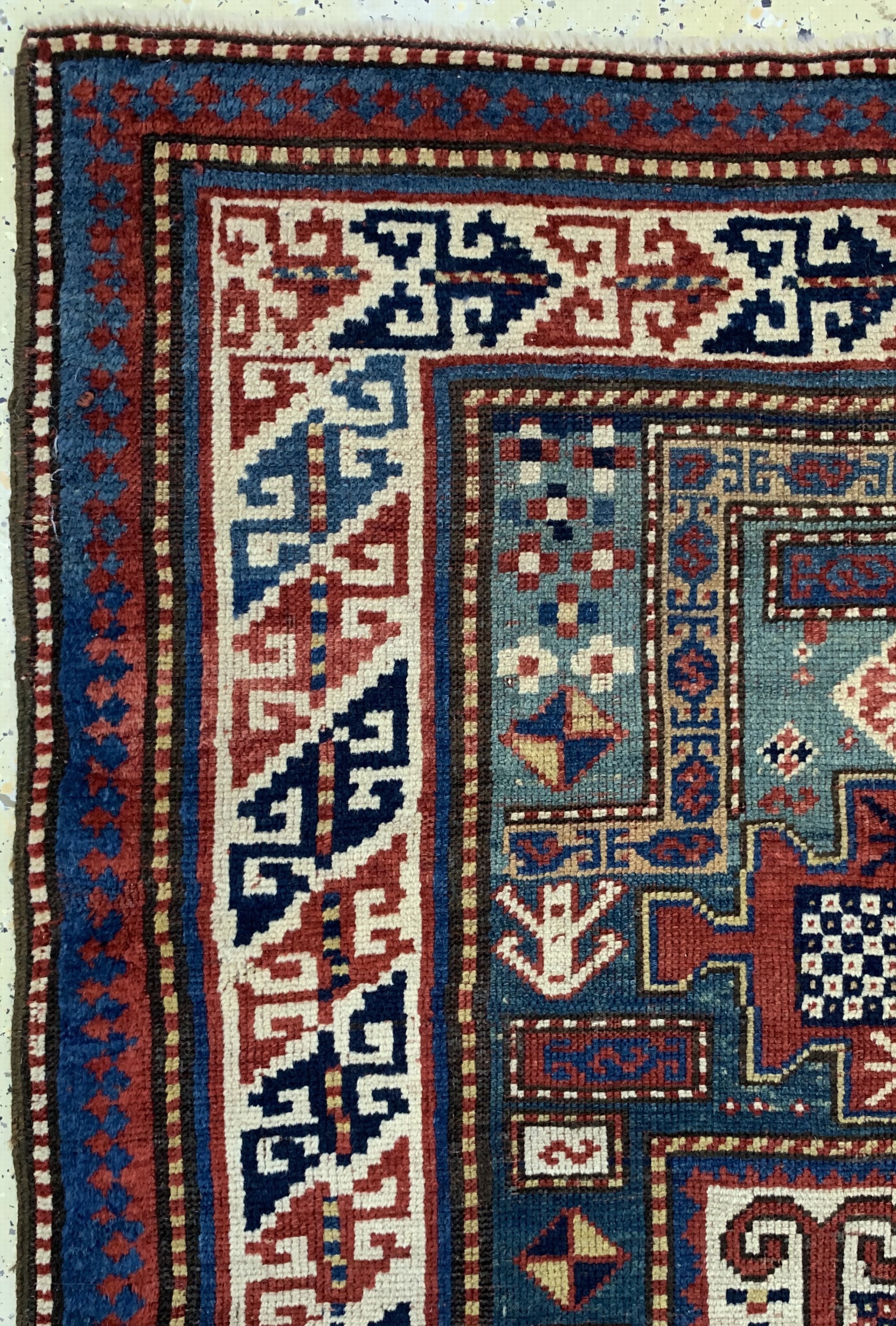 Detail d: Karachoph Kazak antik, Kaukasus, um 1880, Wolle auf Wolle, ca. 205 x 102 cm. EHZ: 2-3 fachkundig restauriert