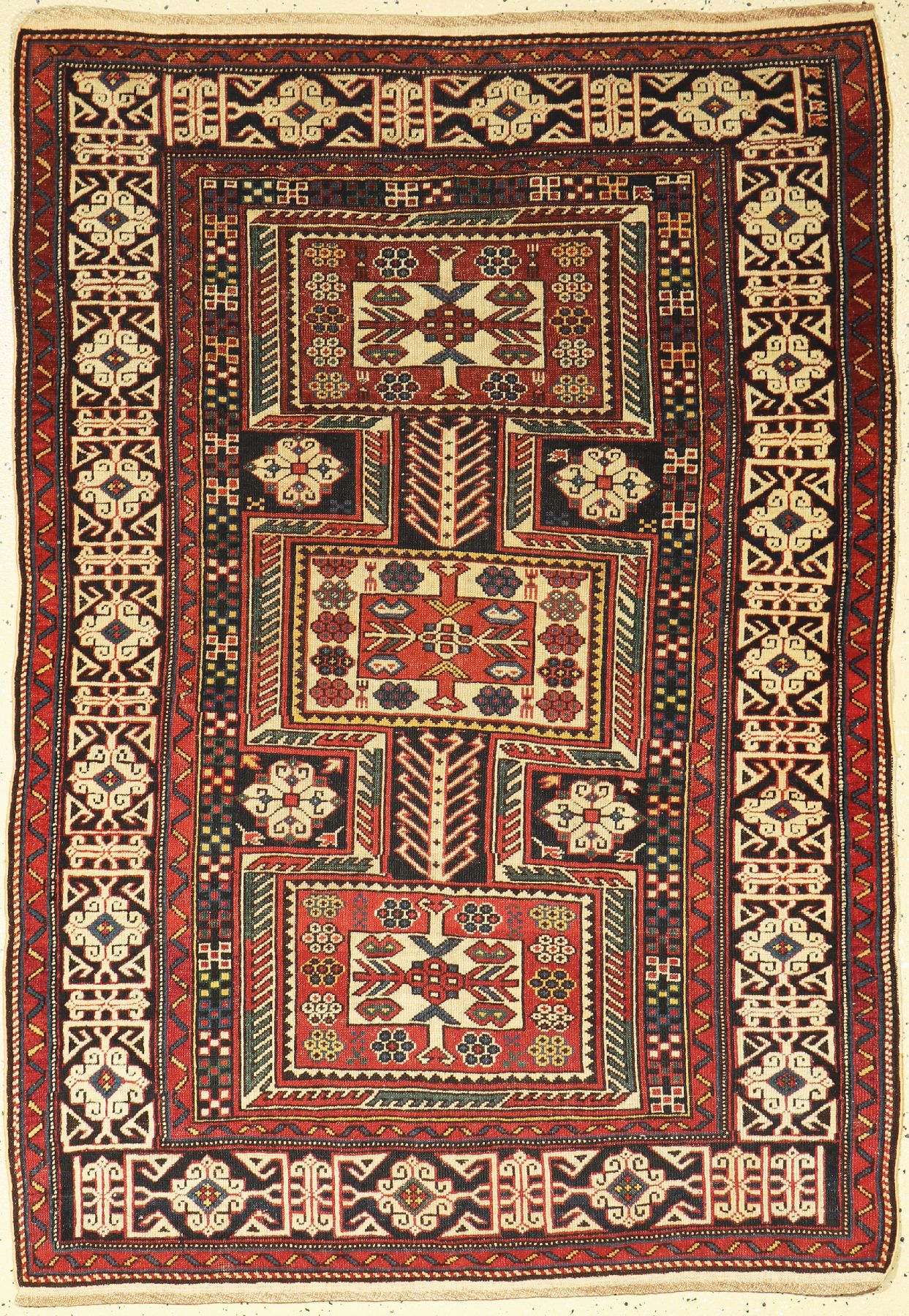 Ordutsch-Konagend antik, Kaukasus, um 1880/90, Wolle auf Wolle, ca. 160 x 113 cm. reine Naturfarben. sehr feine meisterliche Knüpfung und sehr ...