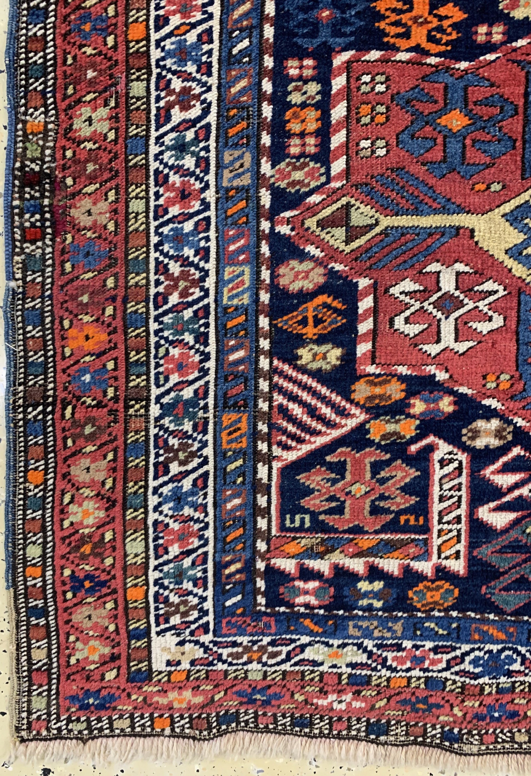 Detail b: Akstafa antik, Kaukasus, um 1900, Wolle auf Wolle, ca. 295 x 100 cm. siehe Battenberg Orientteppiche Band 1 1979 Seite 216, EHZ: 2-3(alte ...
