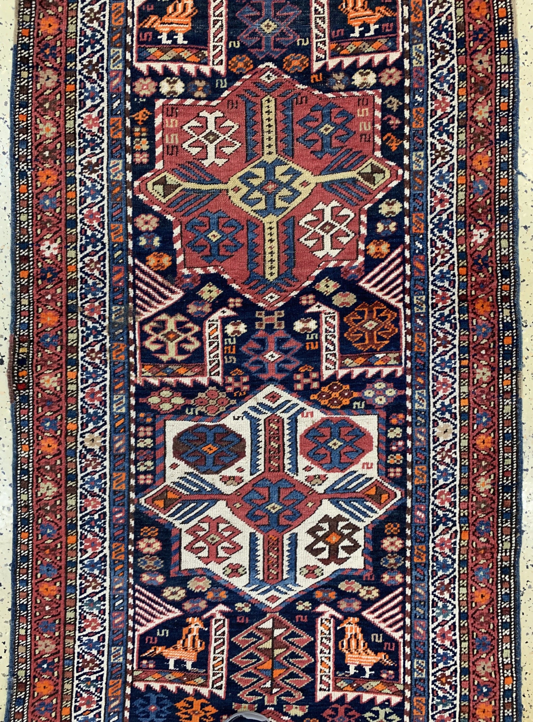 Detail c: Akstafa antik, Kaukasus, um 1900, Wolle auf Wolle, ca. 295 x 100 cm. siehe Battenberg Orientteppiche Band 1 1979 Seite 216, EHZ: 2-3(alte ...
