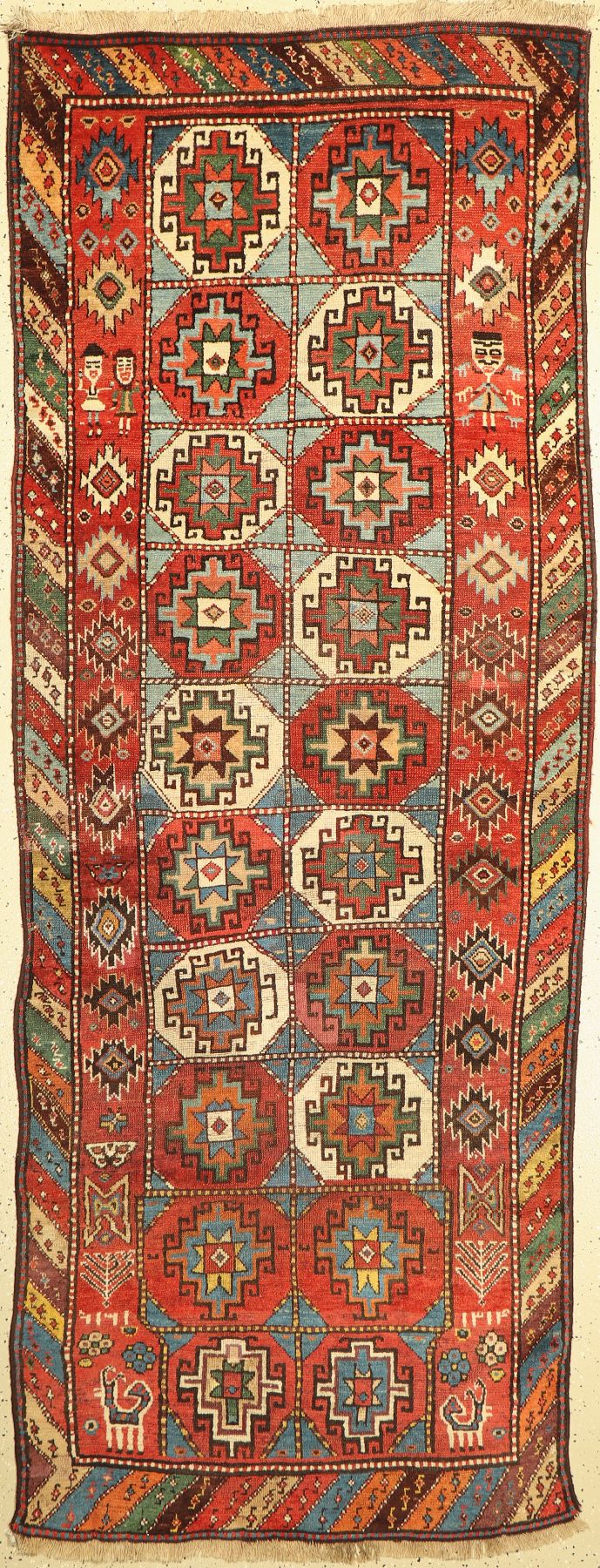 Moghan-Gendje antik, Kaukasus, um 1890, Wolle auf Wolle, ca. 267 x 102 cm. Ein sehr schönes typisches Innenfeldmuster mit 2 Reihen von Haken ...