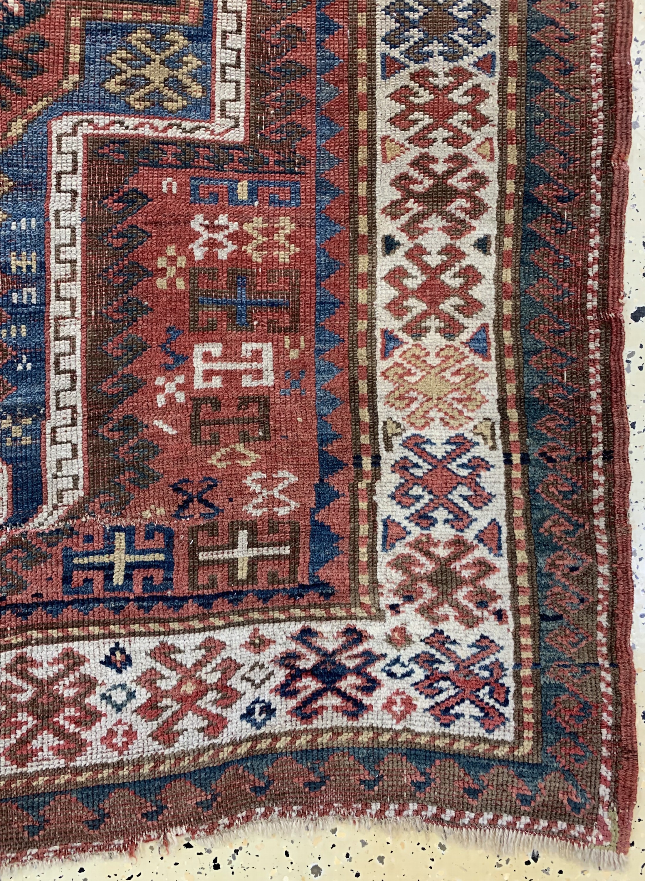 Detail a: Sewan Schild-Kazak antik, Kaukasus, 19.Jhd , Wolle auf Wolle, ca. 193 x 127 cm. siehe Battenberg Orientteppiche Band 1 1979 Seite 82Nr. 15, EHZ: ...