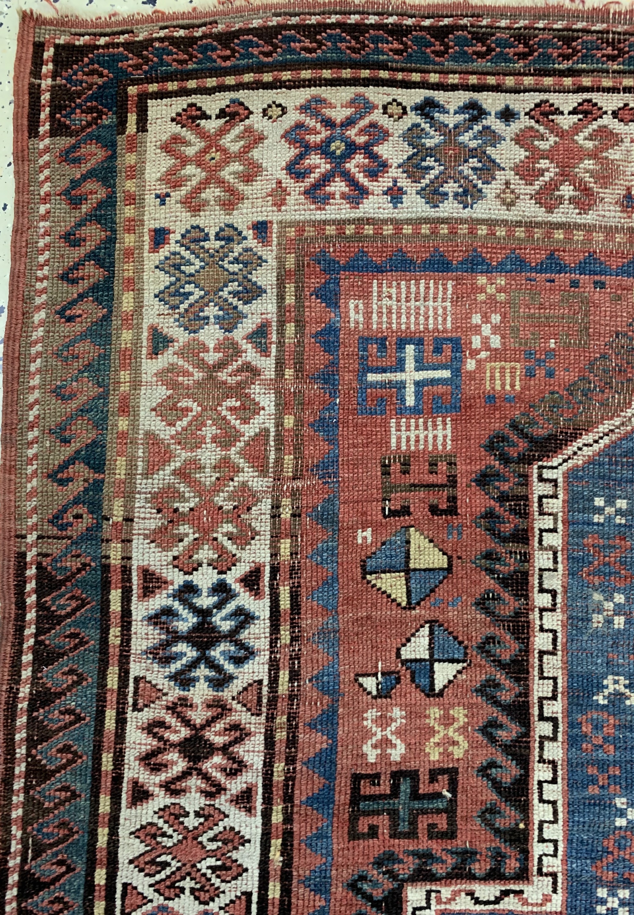 Detail d: Sewan Schild-Kazak antik, Kaukasus, 19.Jhd , Wolle auf Wolle, ca. 193 x 127 cm. siehe Battenberg Orientteppiche Band 1 1979 Seite 82Nr. 15, EHZ: ...
