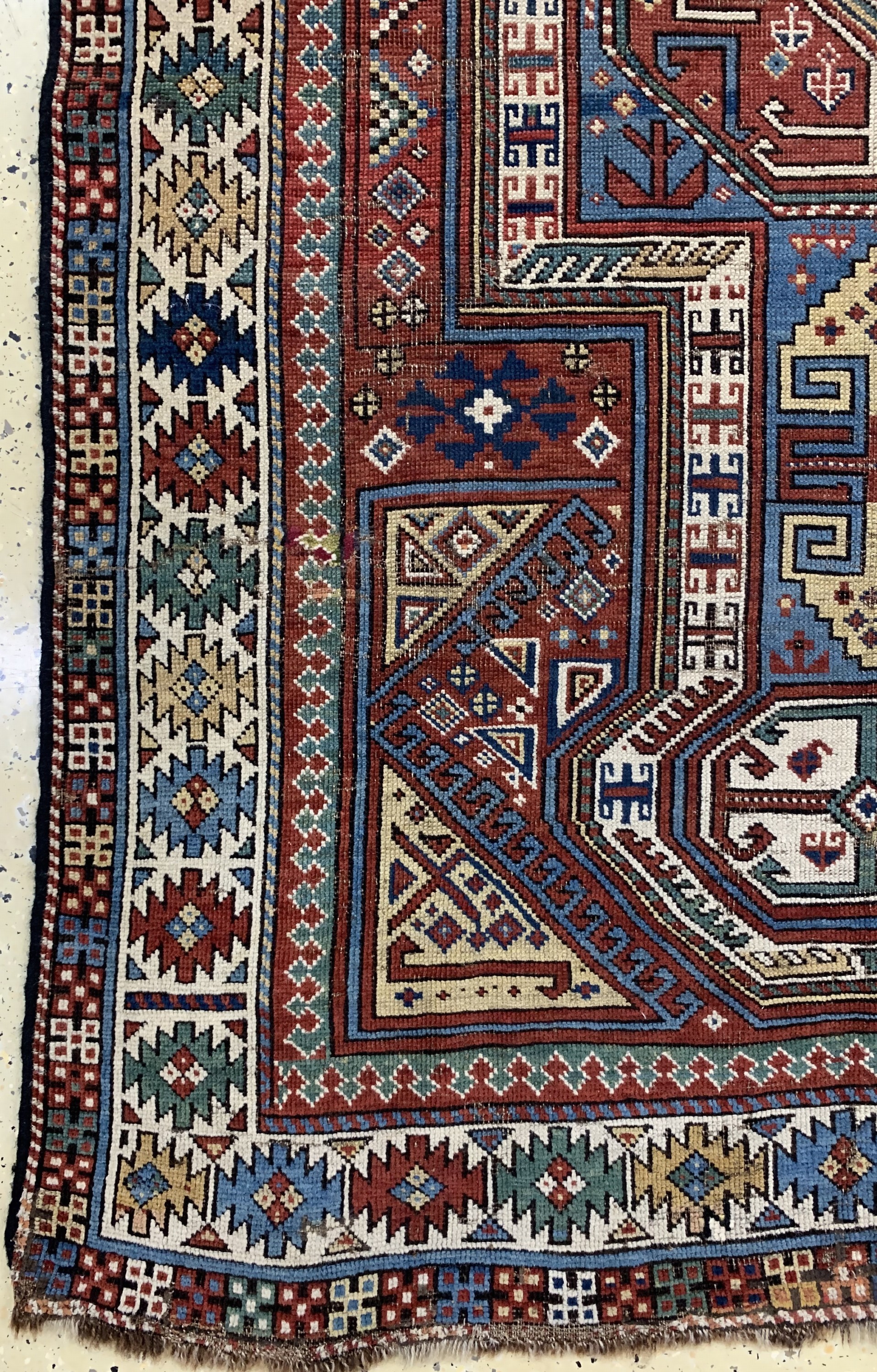 Detail b: Schirwan antik/ Kedim Gandja, Kaukasus, 19.Jhd, Wolle auf Wolle, ca. 325 x 122 cm. Siehe Azerbaidjanische - Kaukasische Teppiche Sammlung Ulmke ...