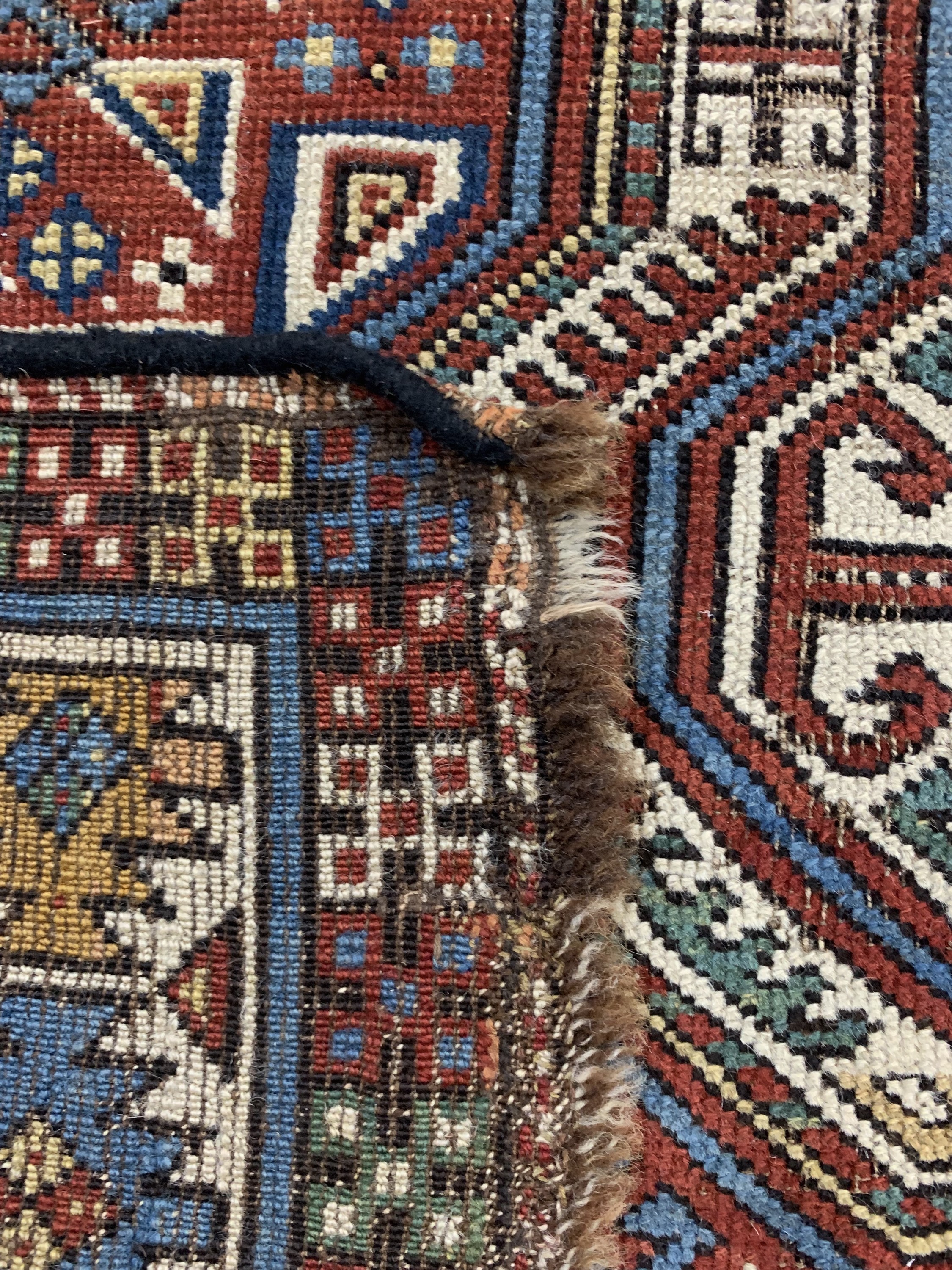 Detail g: Schirwan antik/ Kedim Gandja, Kaukasus, 19.Jhd, Wolle auf Wolle, ca. 325 x 122 cm. Siehe Azerbaidjanische - Kaukasische Teppiche Sammlung Ulmke ...