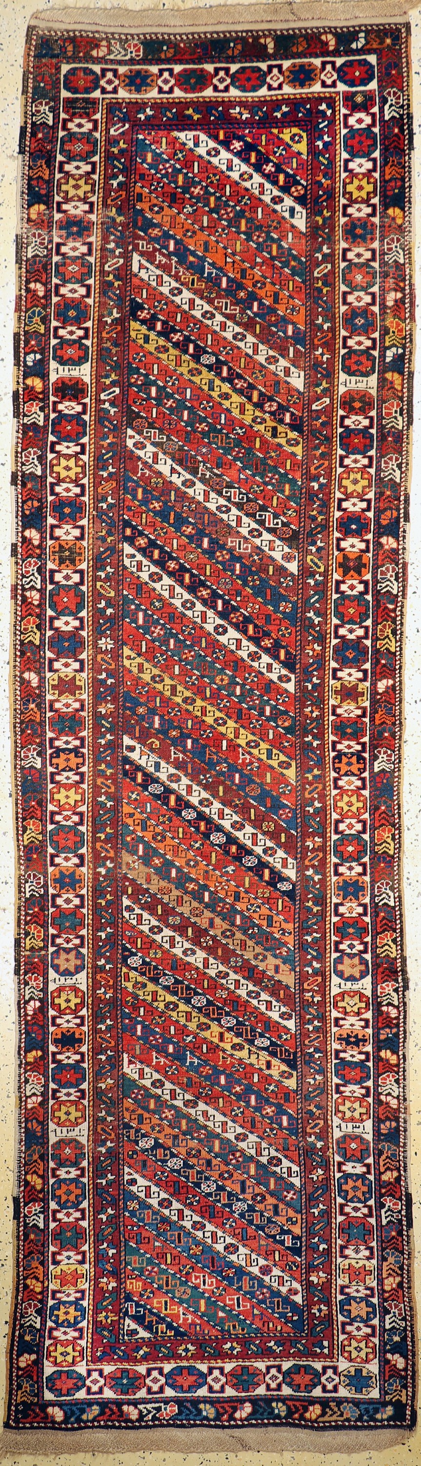 Streifen-Gendje antik, Kaukasus, datiert 1884, Wolle auf Wolle, ca.360 x 98 siehe Battenberg Orientteppiche Band 1 Jahr 1979 Seite 198 / 199, EHZ: ...