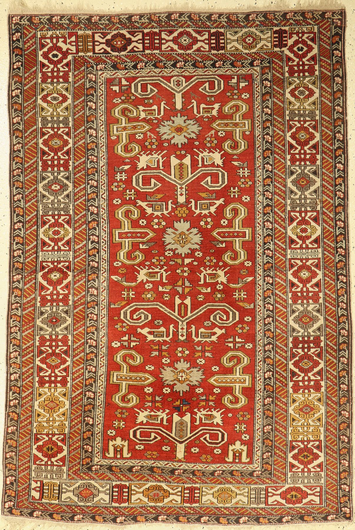 Perpedil, Kaukasus, um 1880, Wolle auf Wolle, ca. 177 x 118 cm. Sehr seltenes Sammlerstück. Ein Beispiel eines rotgrundigen Perpedils ist dieses ...