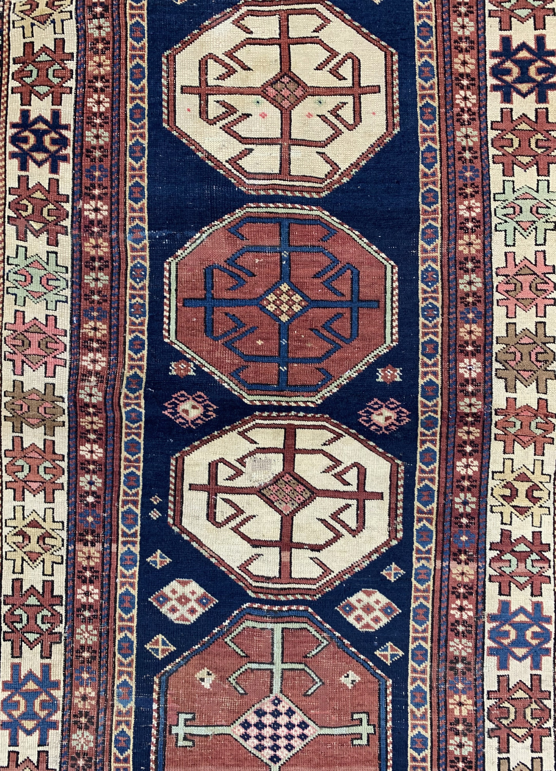 Detail c: Schirwan Gandja antik, Kaukasus, 19.Jhd, Wolle auf Wolle, ca. 233 x 103 cm, siehe Azerbaidjanische - Kaukasische Teppiche Sammlung Ulmke Schweiz ...