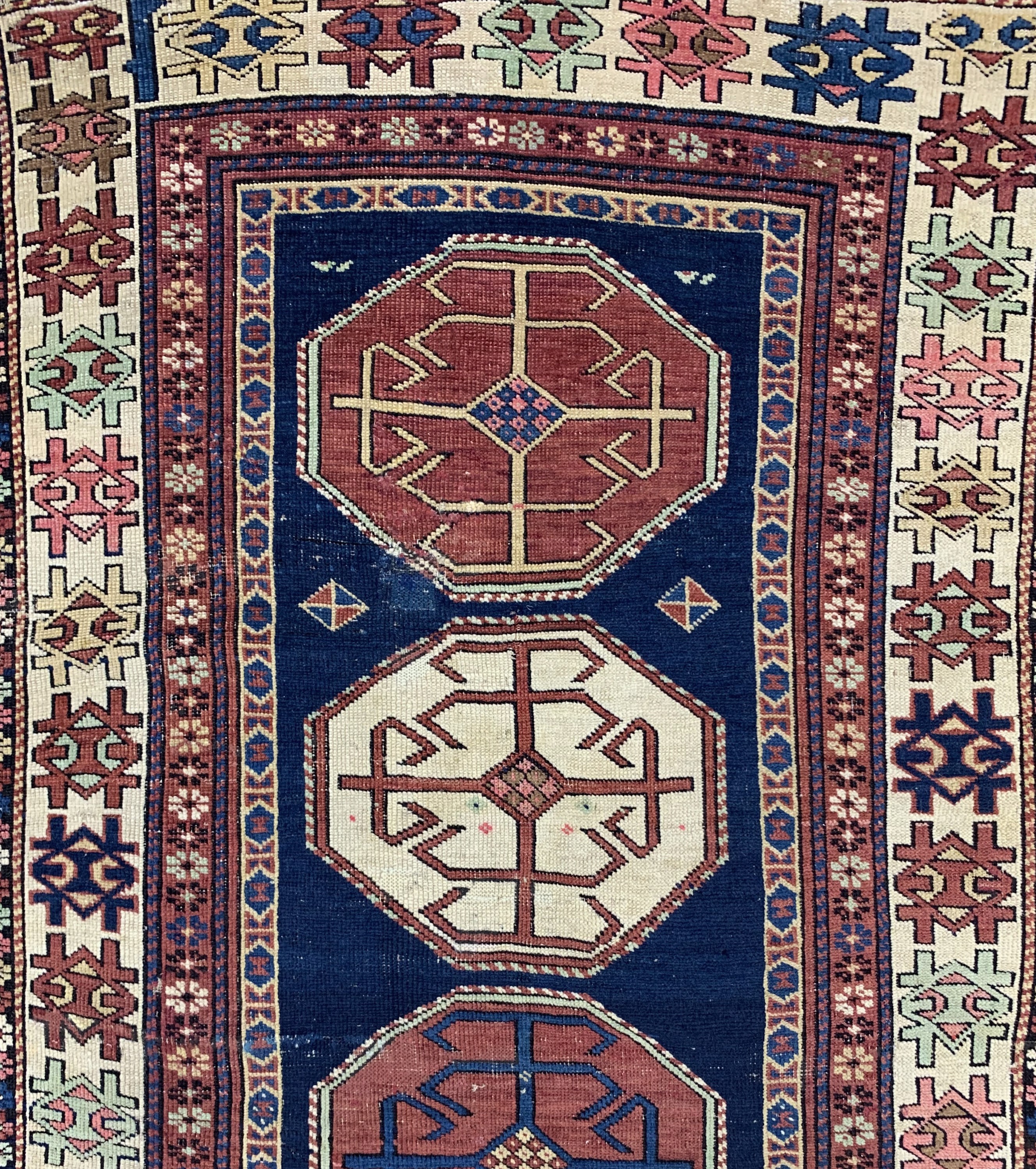 Detail d: Schirwan Gandja antik, Kaukasus, 19.Jhd, Wolle auf Wolle, ca. 233 x 103 cm, siehe Azerbaidjanische - Kaukasische Teppiche Sammlung Ulmke Schweiz ...